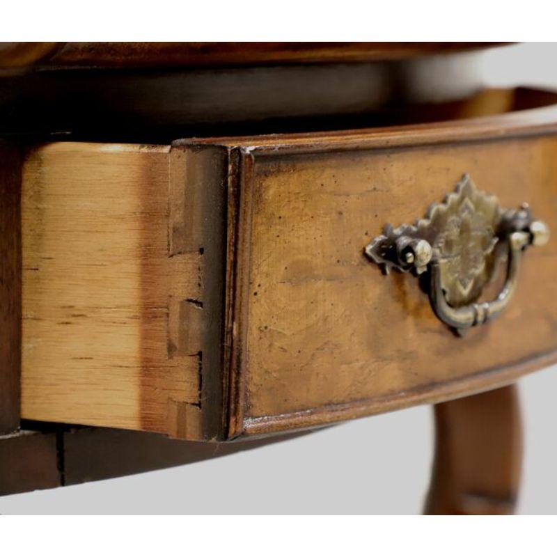 20th Century Vintage Burl Walnut Round Queen Anne Accent Table