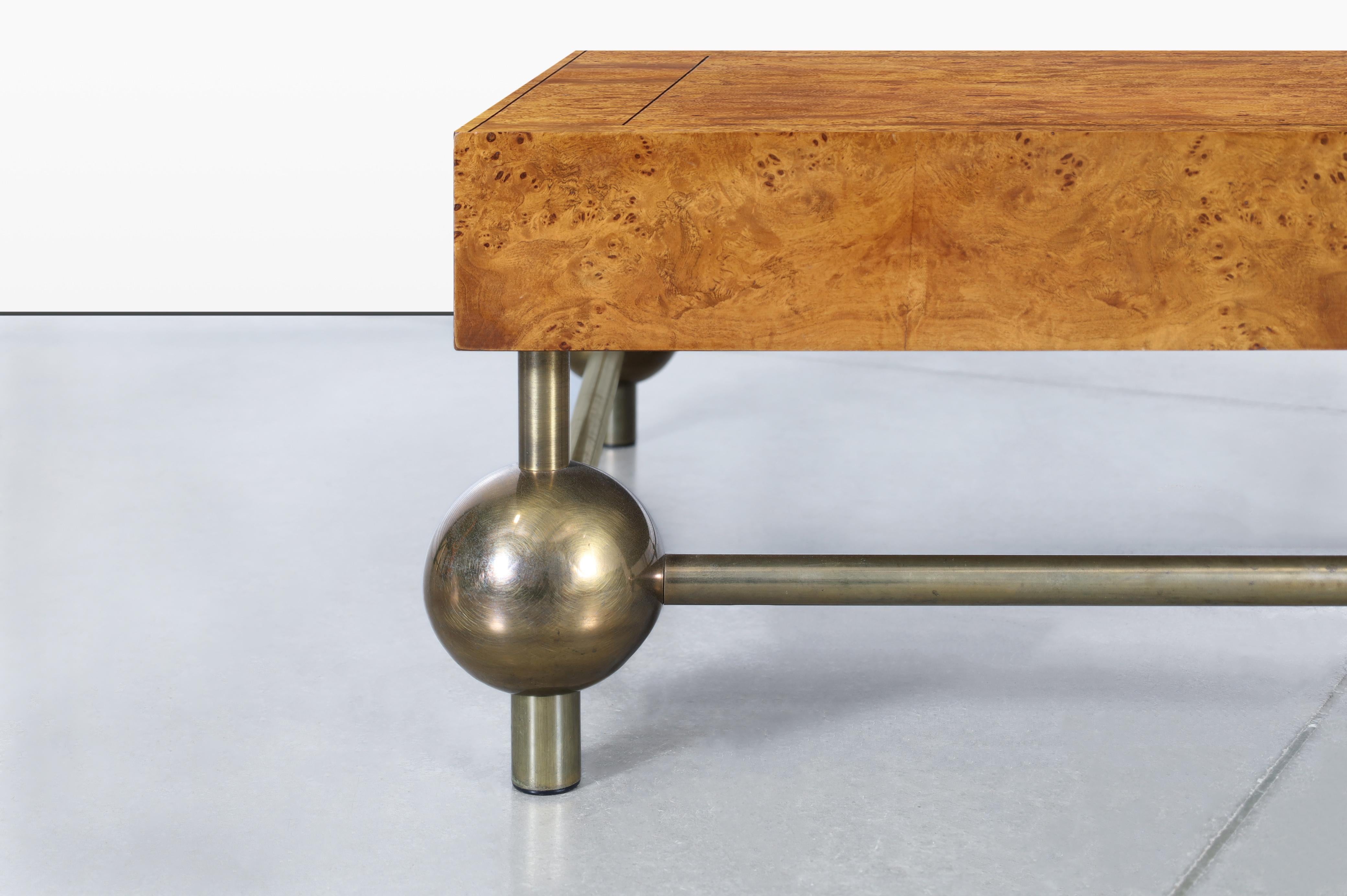 Vintage Burl Wood and Brass Coffee Table (Moderne der Mitte des Jahrhunderts) im Angebot