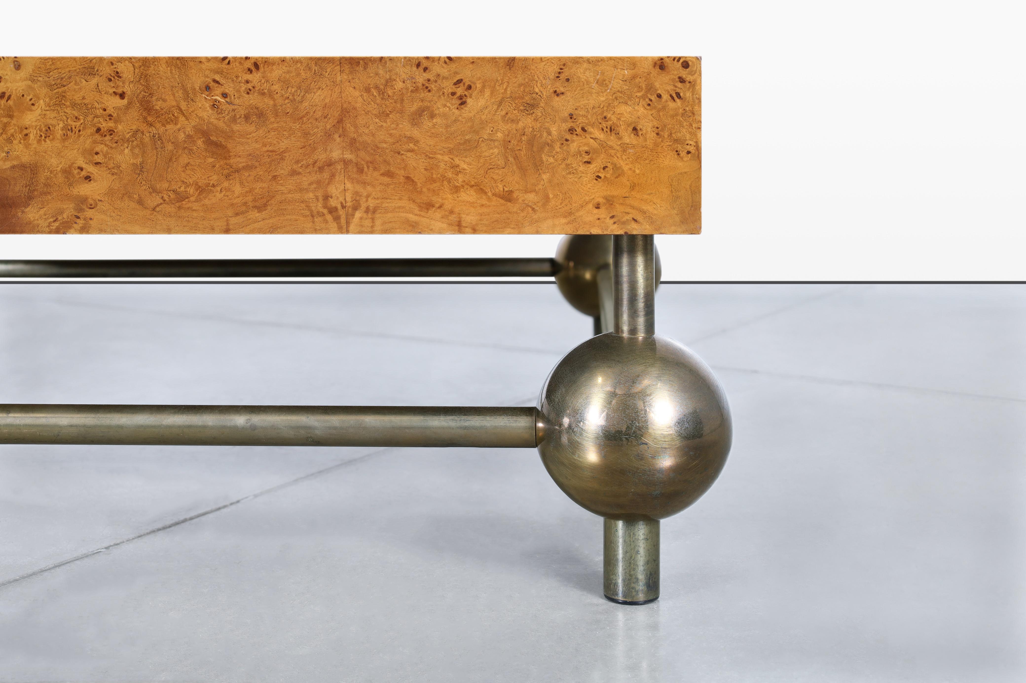 Vintage Burl Wood and Brass Coffee Table (amerikanisch) im Angebot