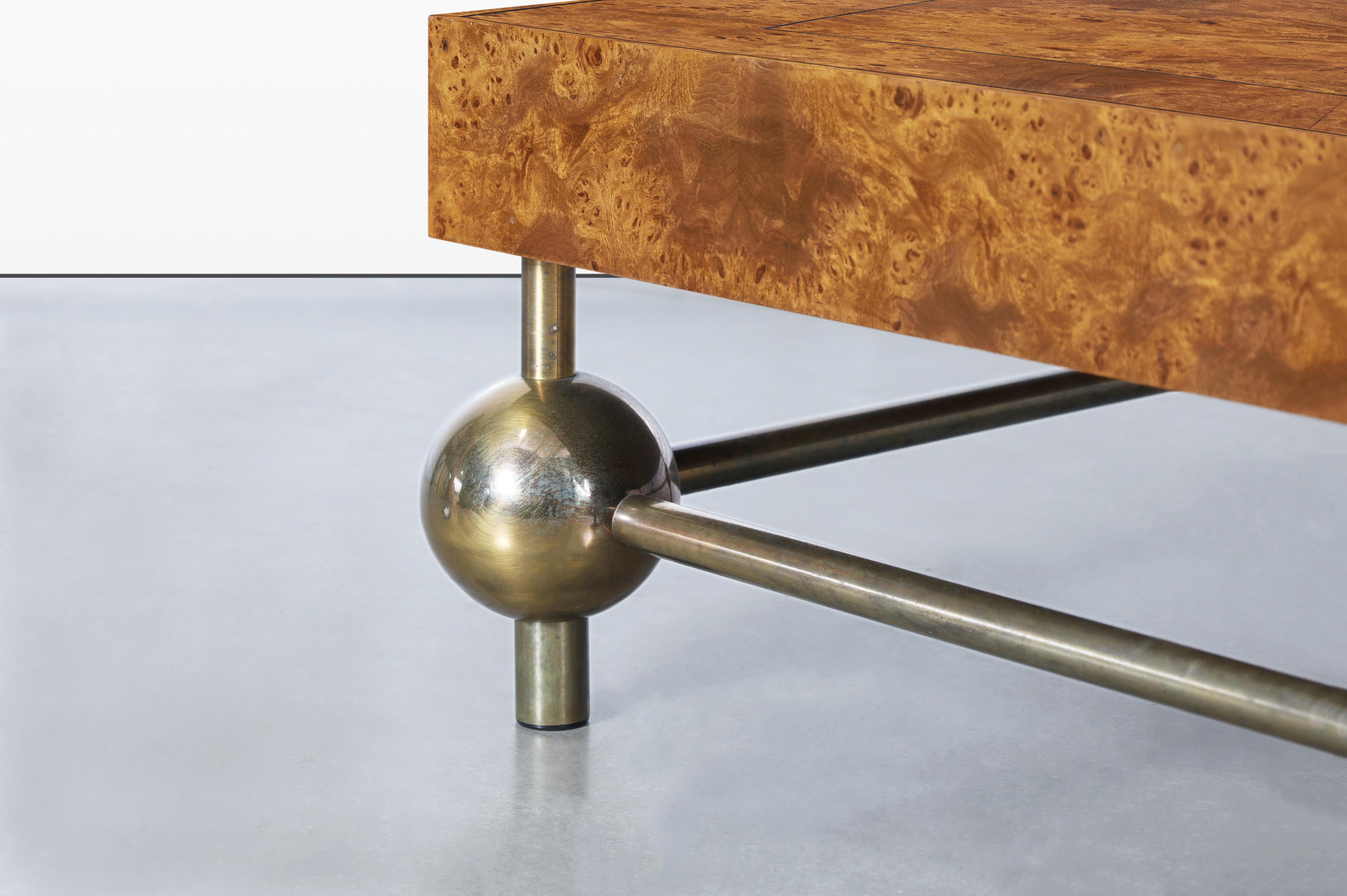 Vintage Burl Wood and Brass Coffee Table (Ende des 20. Jahrhunderts) im Angebot