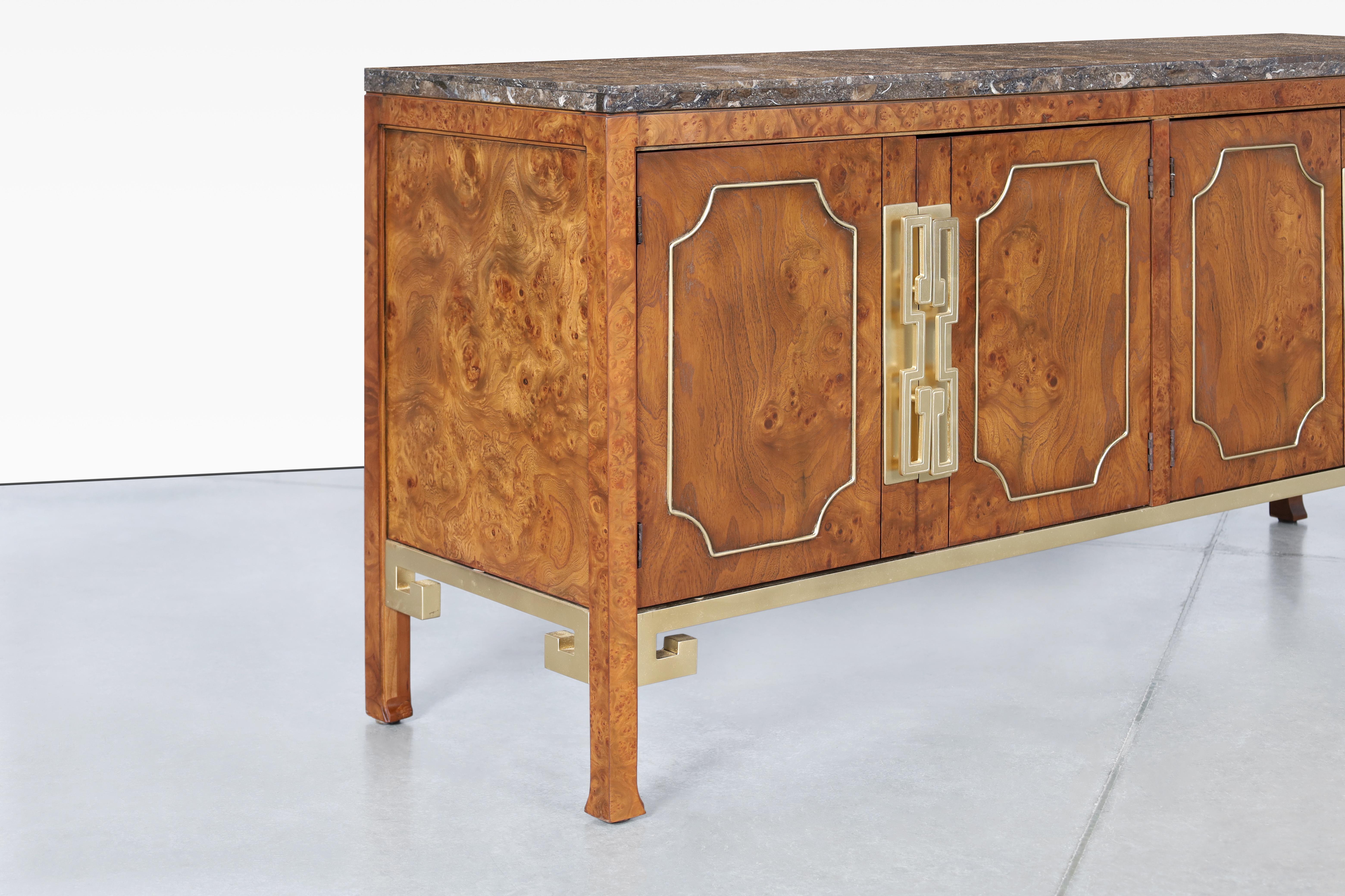 Mid-Century moderno Credenza vintage in Woods Williams e ottone di William Doezema per Mastercraft in vendita