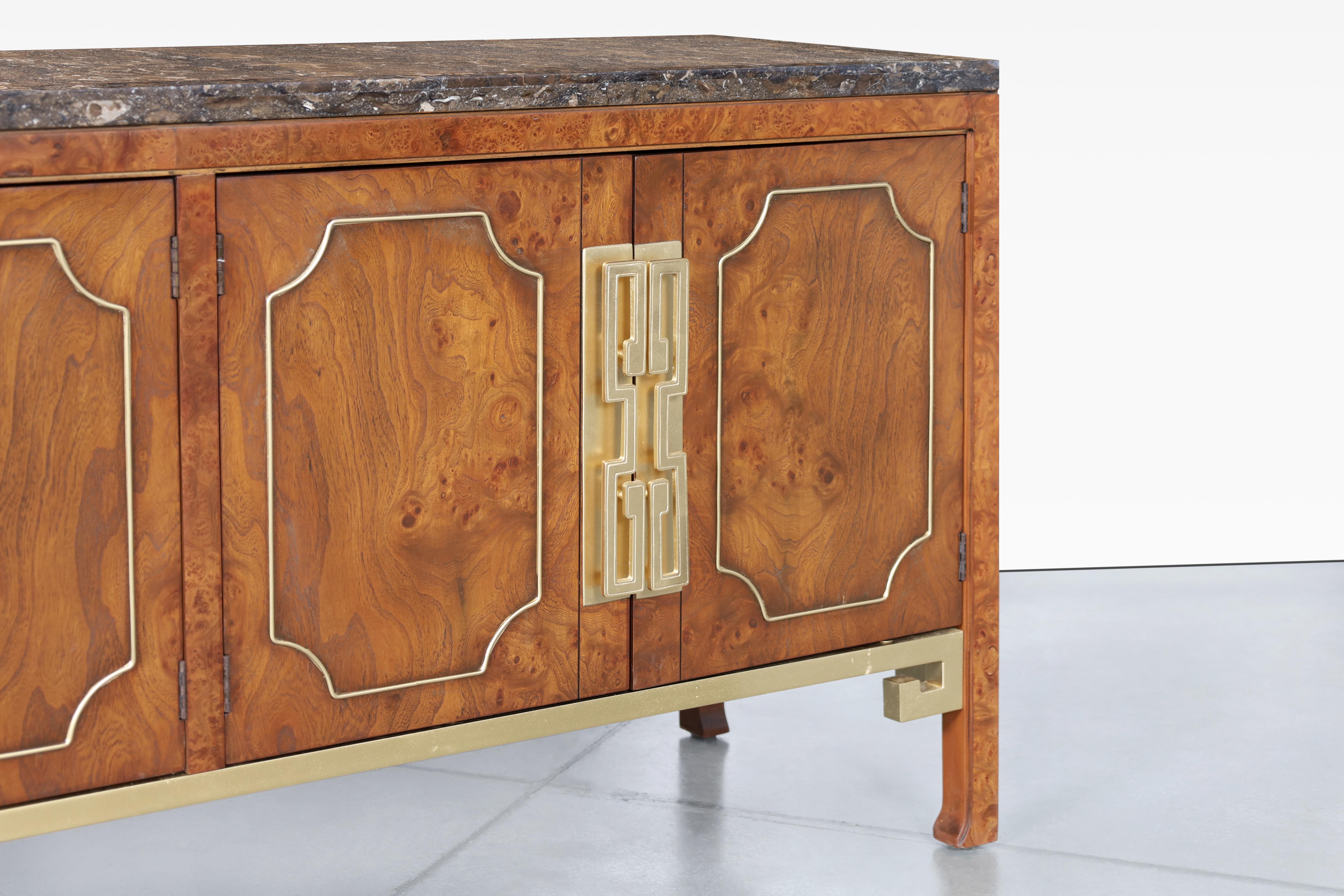 Americano Credenza vintage in Woods Williams e ottone di William Doezema per Mastercraft in vendita