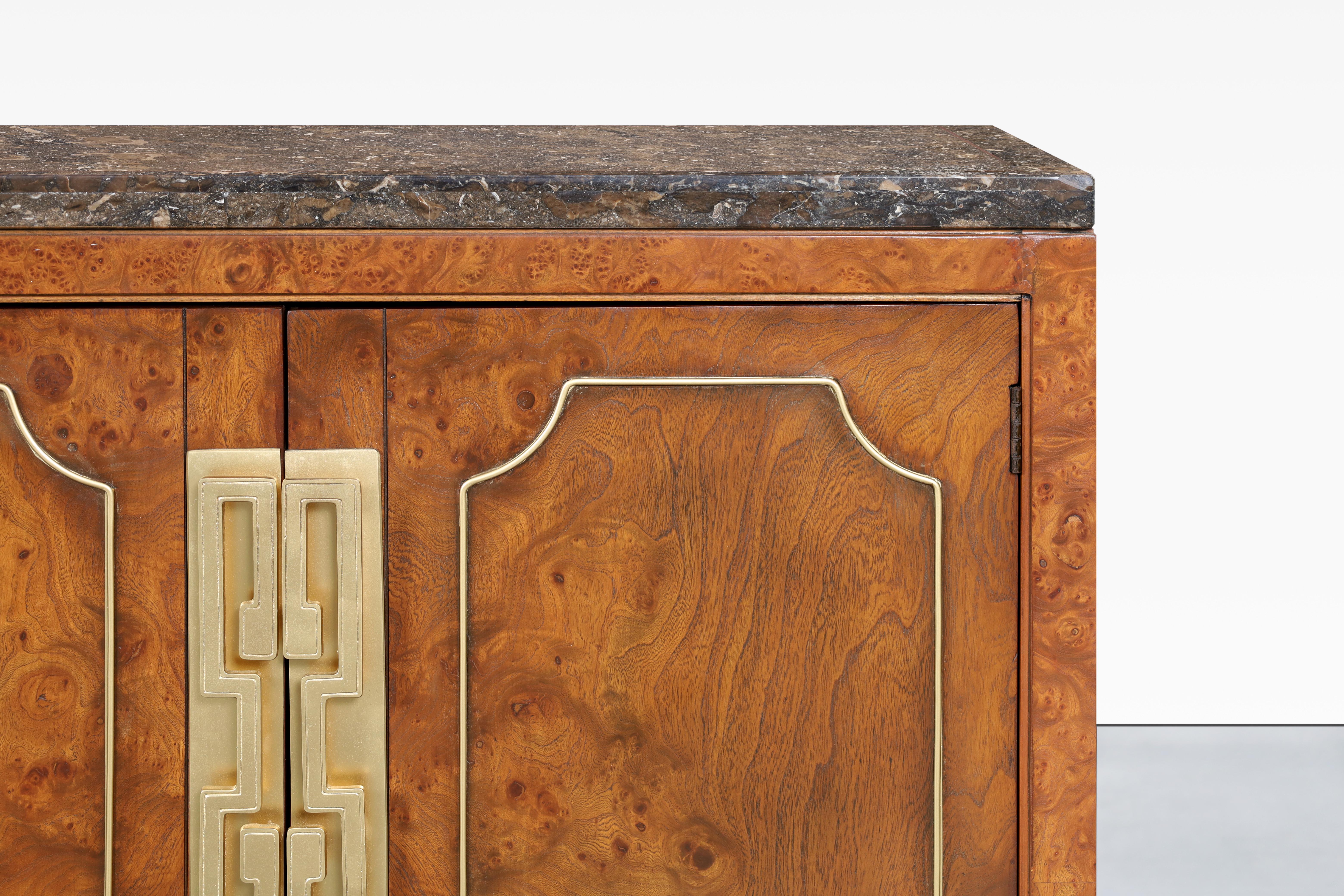Credenza vintage in Woods Williams e ottone di William Doezema per Mastercraft in vendita 2