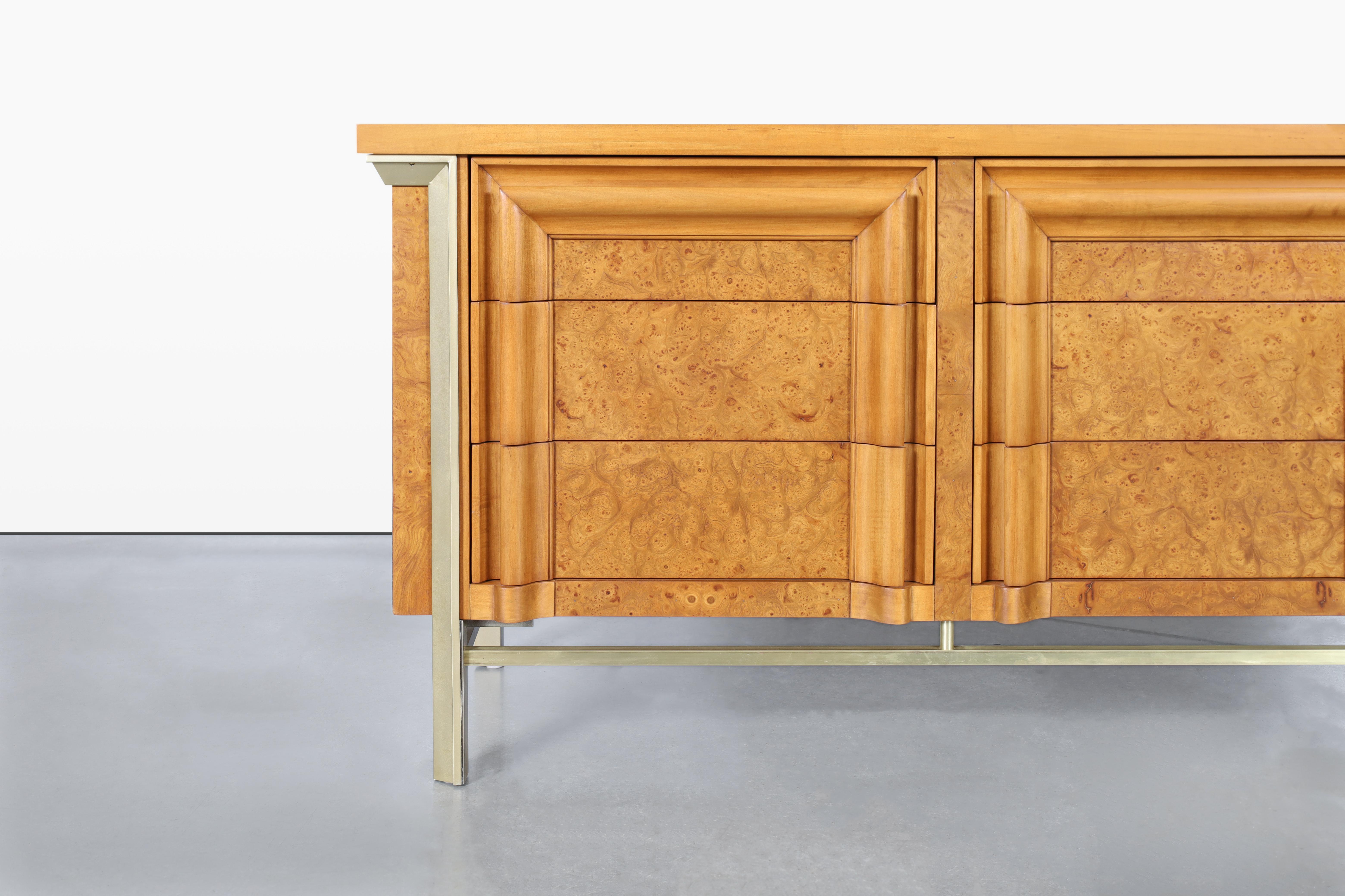 Comò d'epoca in legno di radica e ottone di J.L.A. Metz in vendita 3