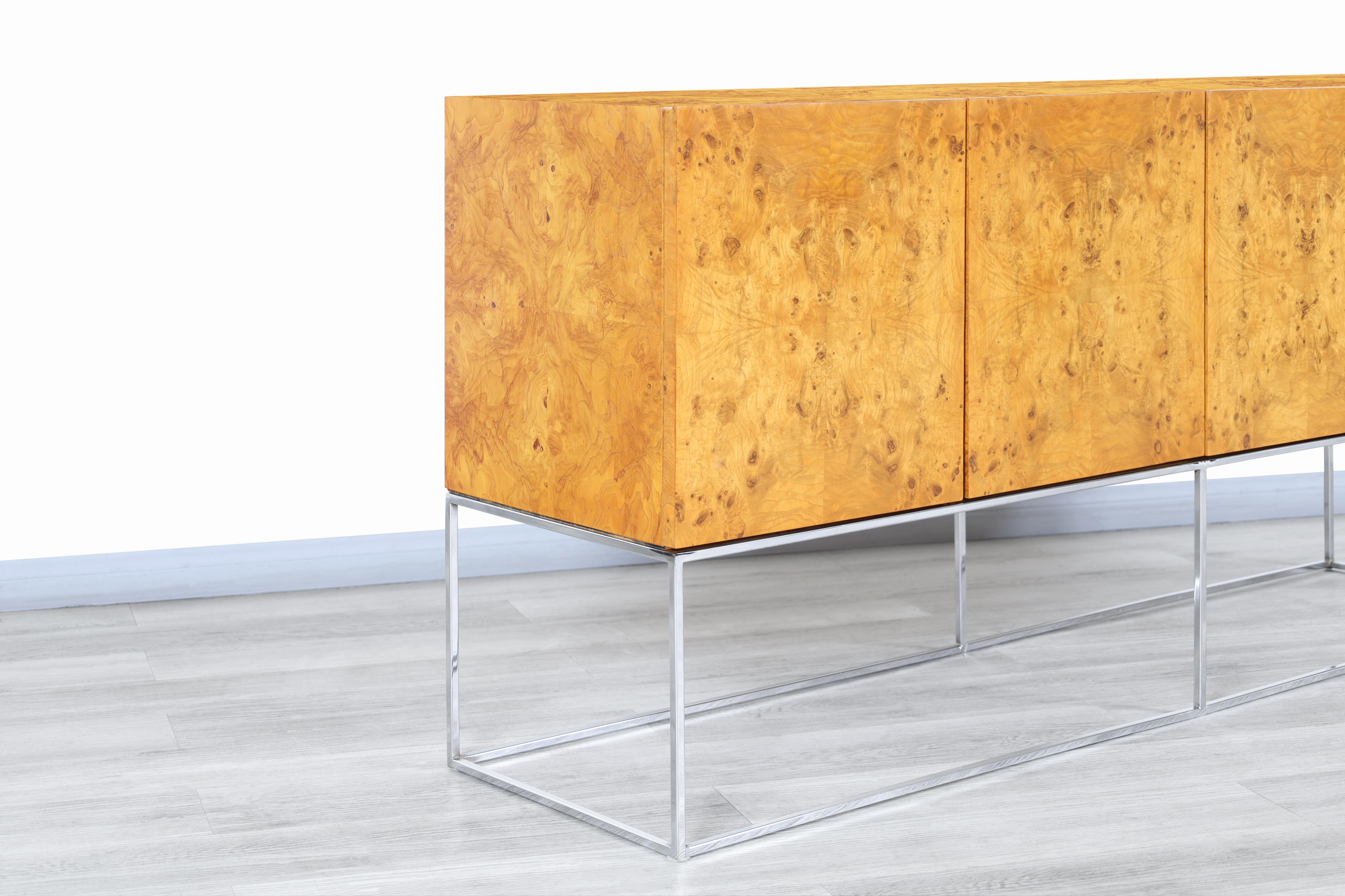 Vintage Burl Wood and Chrome Credenza by Milo Baughman for Thayer Coggin In Excellent Condition For Sale In North Hollywood, CA