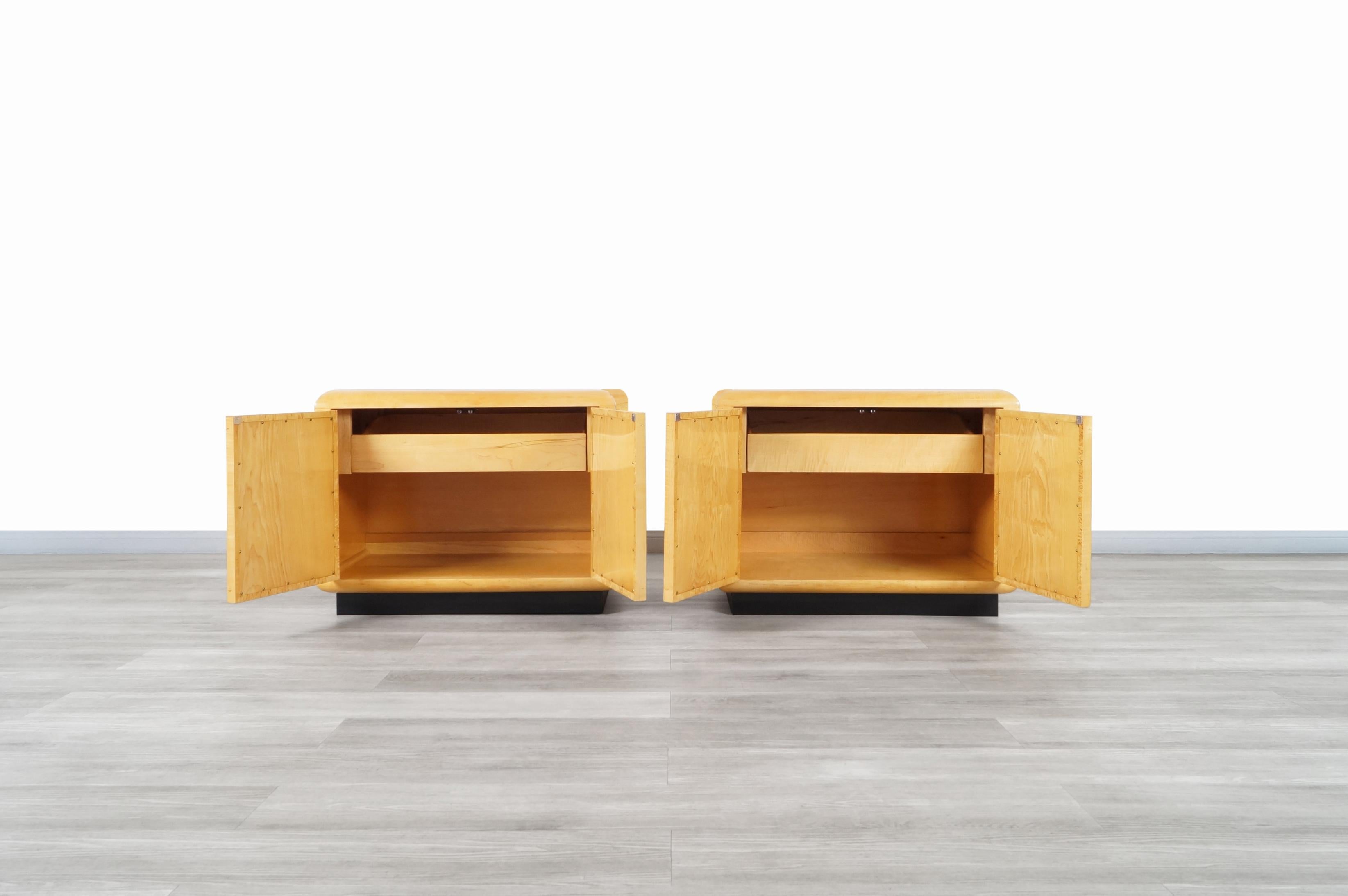Mid-Century Modern Vintage Burl Wood and Mirrored Nightstands by Romweber For Sale