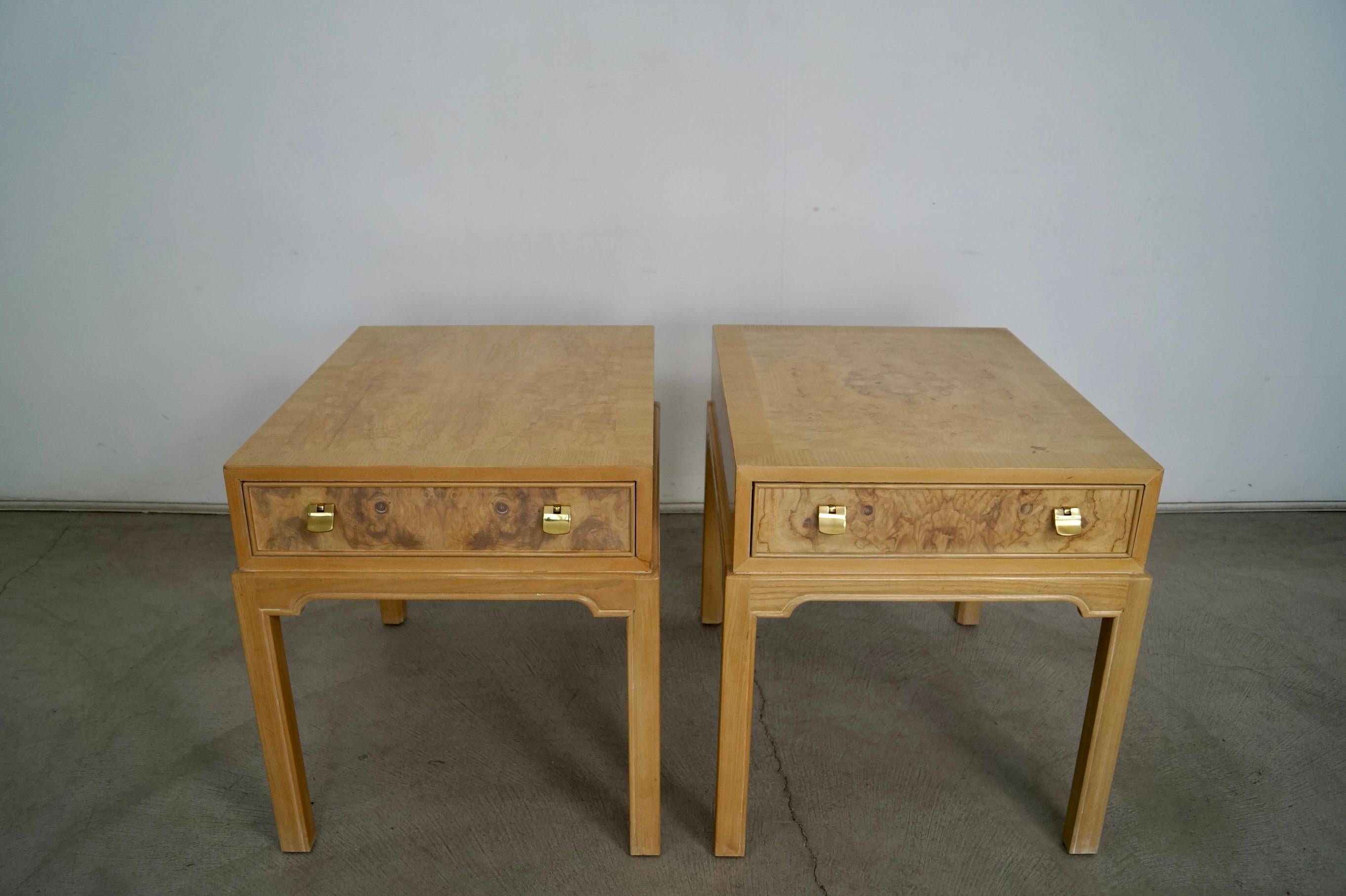 Hollywood Regency Paire de tables d'appoint Drexel en Wood Wood Vintage en vente