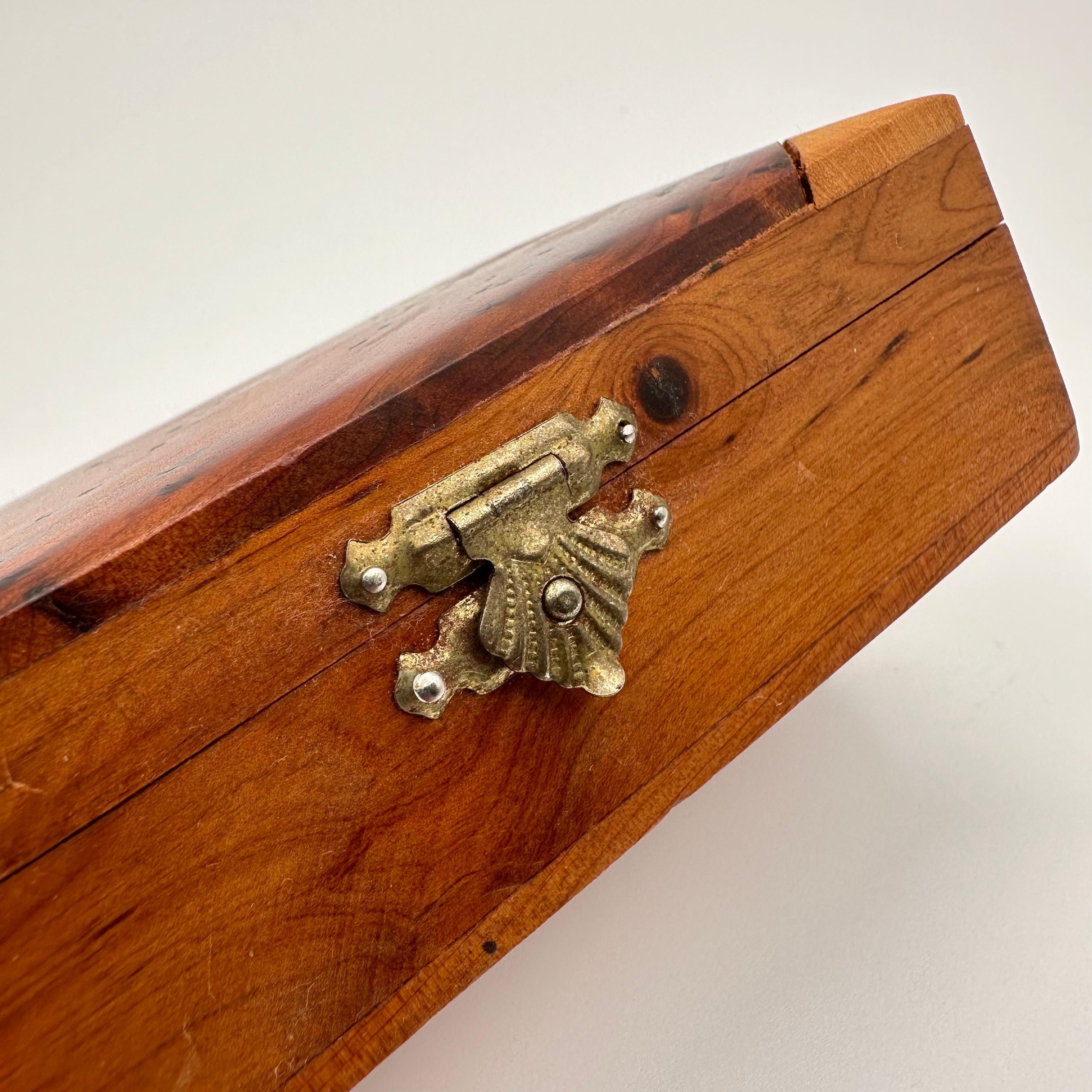 Petite boîte rectangulaire à couvercle à charnière en bois de ronce Vintage en vente 4