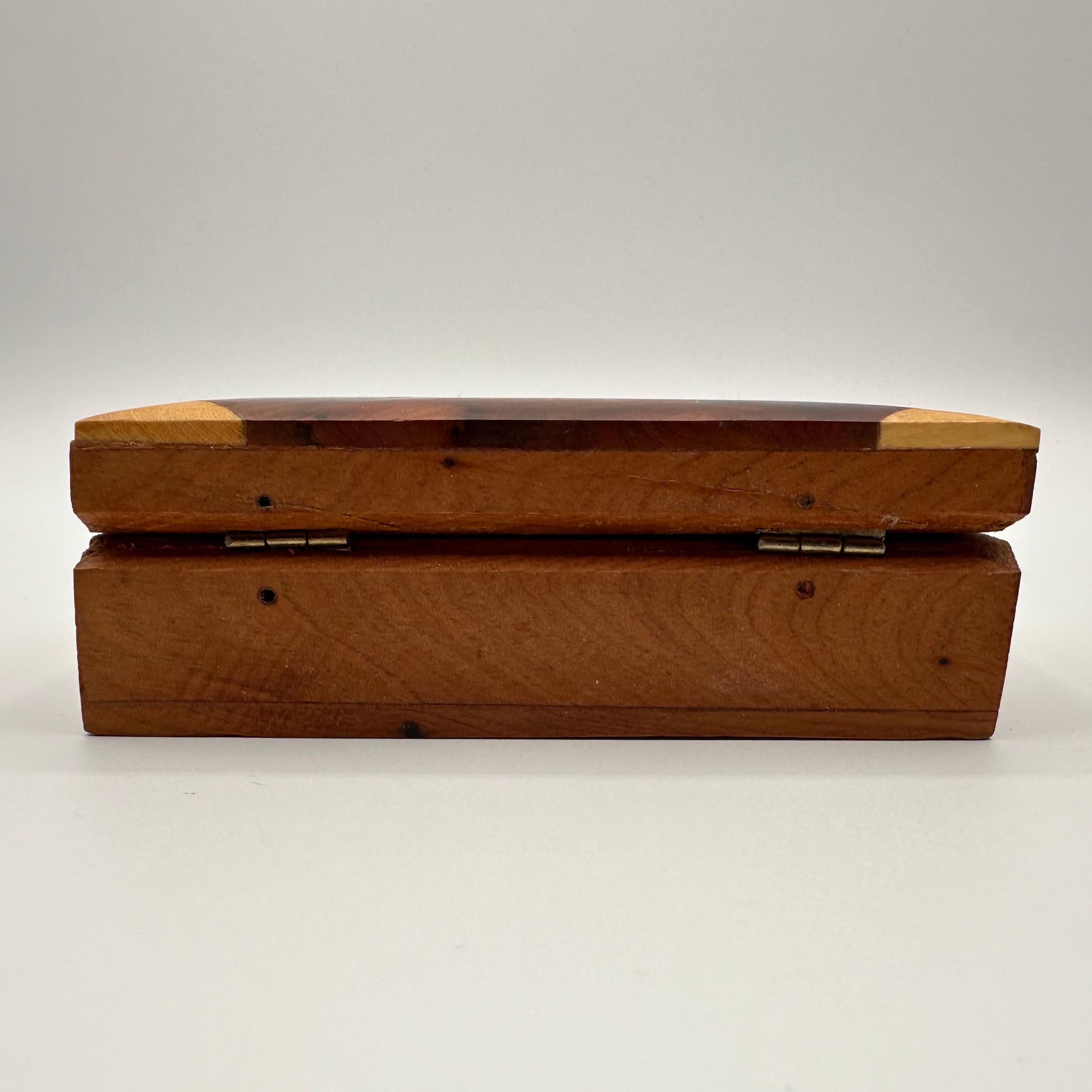 Petite boîte rectangulaire à couvercle à charnière en bois de ronce Vintage en vente 2