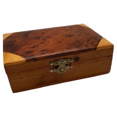 Petite boîte rectangulaire à couvercle à charnière en bois de ronce Vintage
