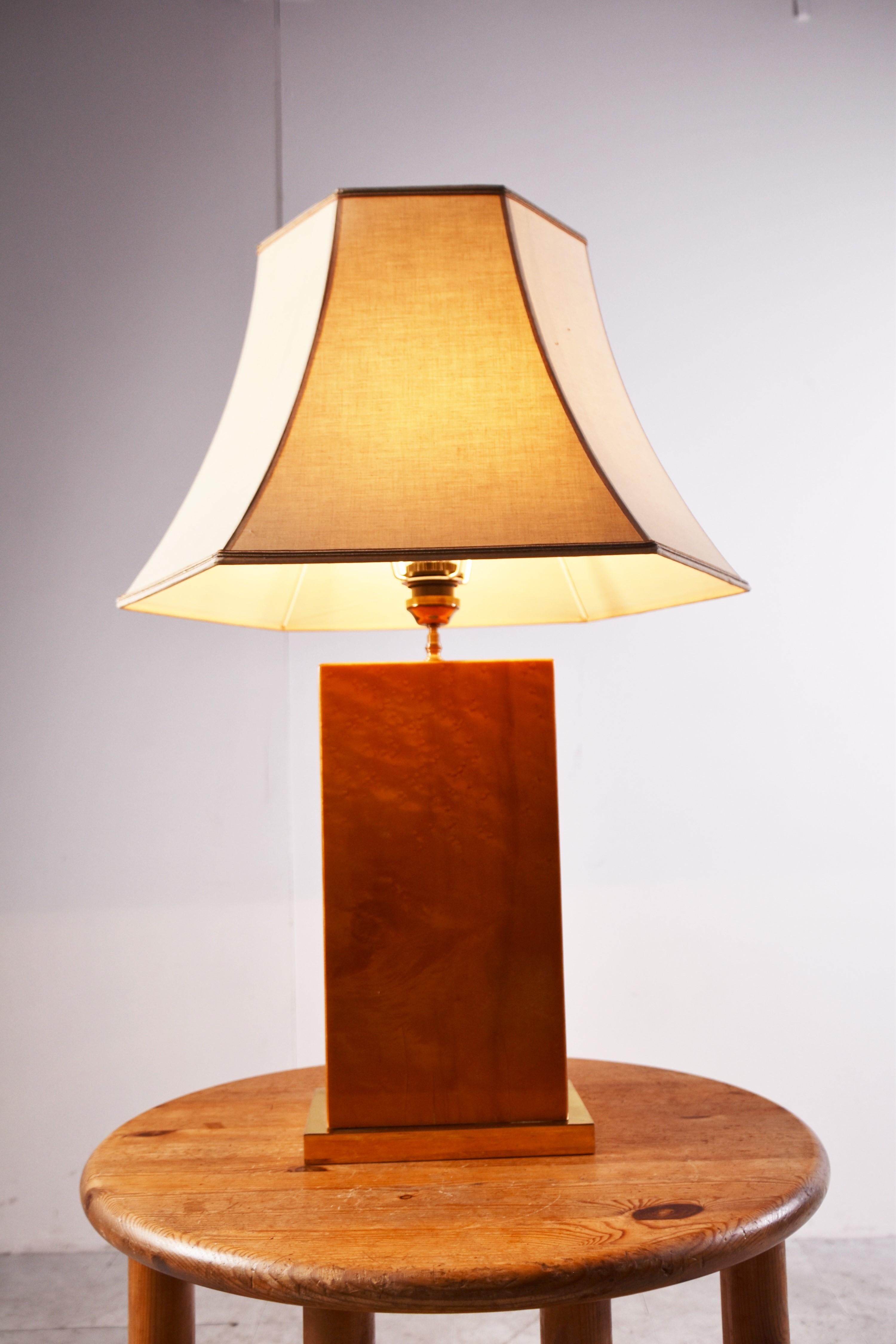 Laiton Lampe de table vintage en bois de ronce, 1970 en vente