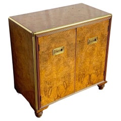Armario de campaña vintage de madera de arce y latón de Baker