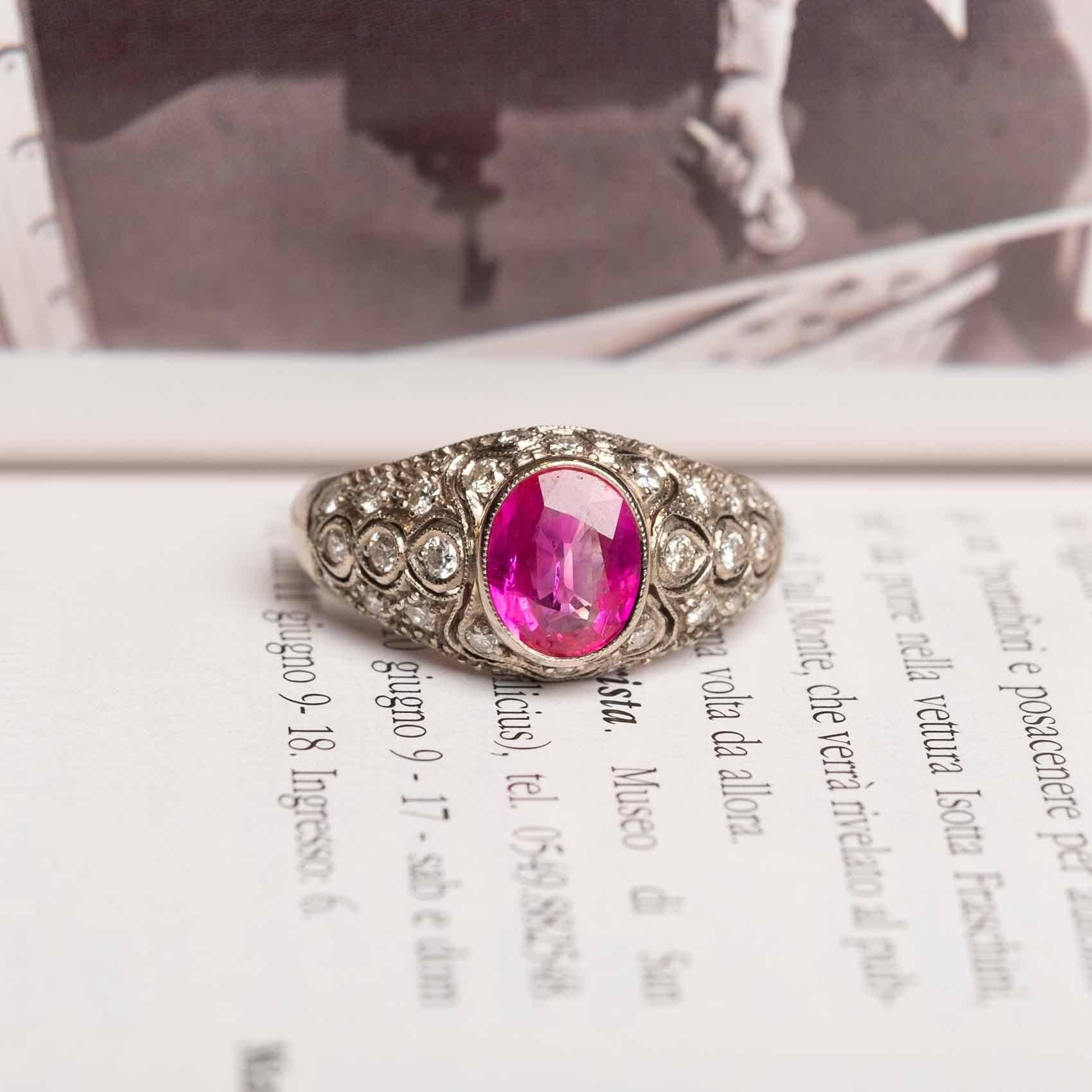 Vintage Burma ruby and diamond ring GIA Certificate In Good Condition For Sale In Milano, MI