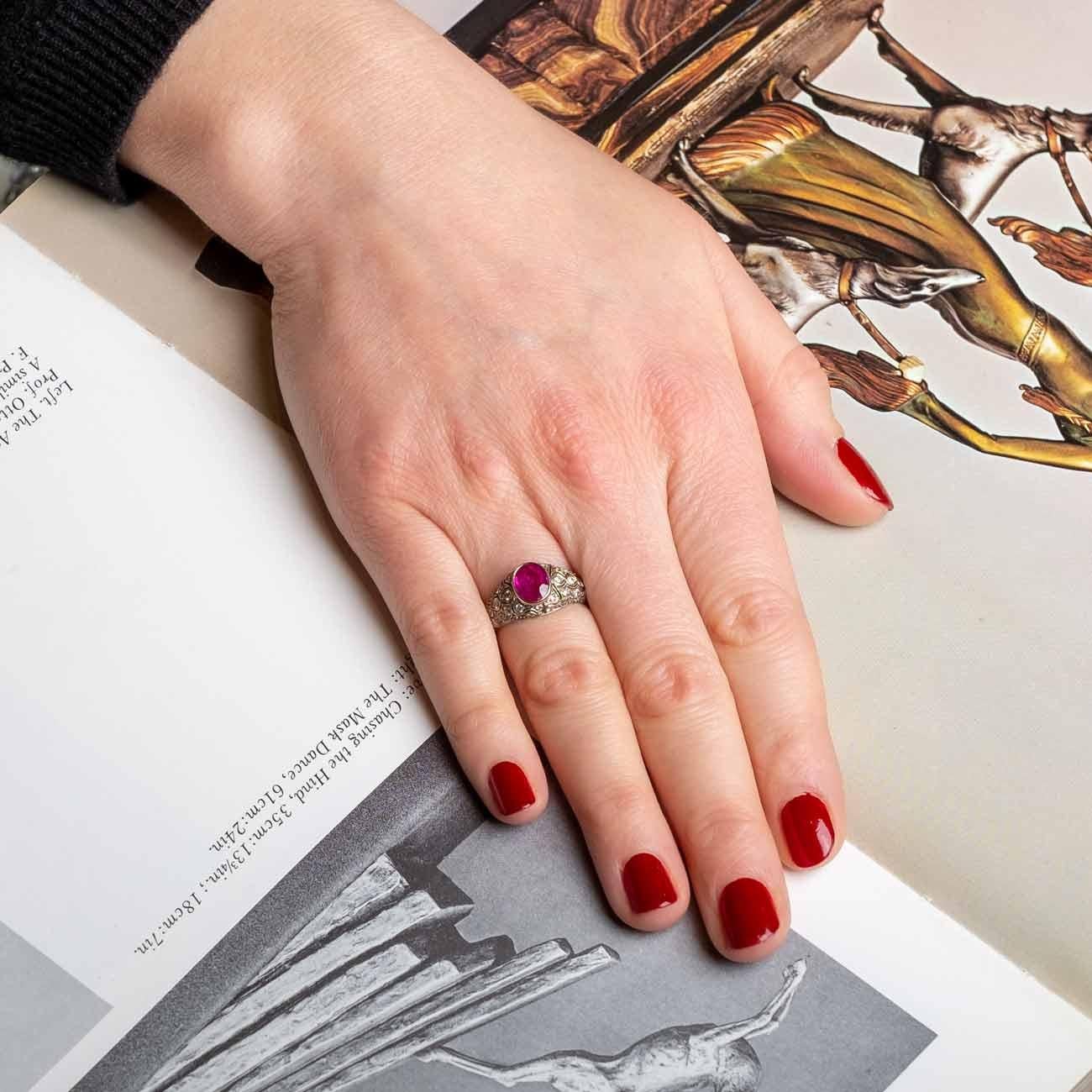 Women's or Men's Vintage Burma ruby and diamond ring GIA Certificate For Sale