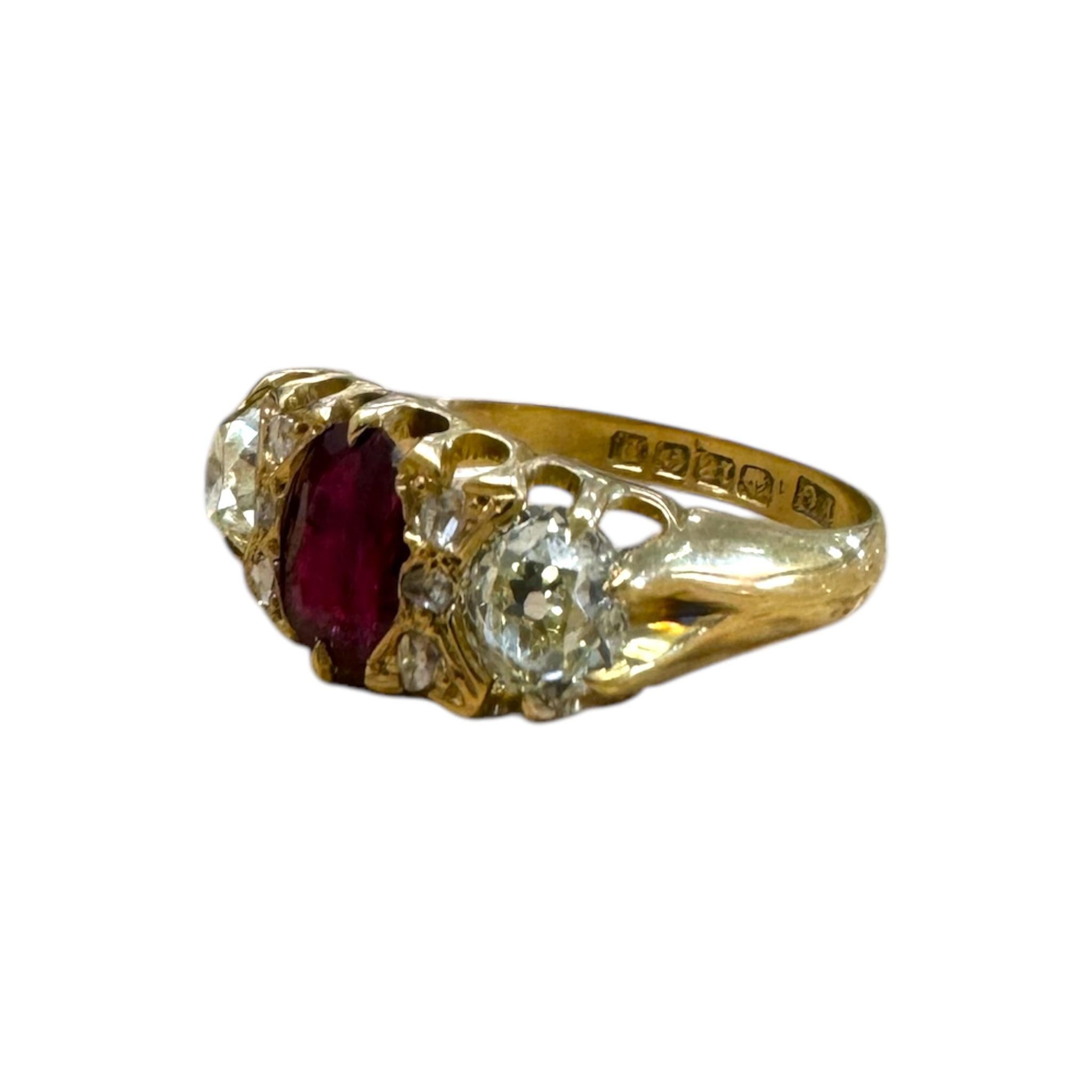 Anillo vintage de rubí de Birmania y diamantes Oro amarillo de 18 quilates Loto GIA en venta 2