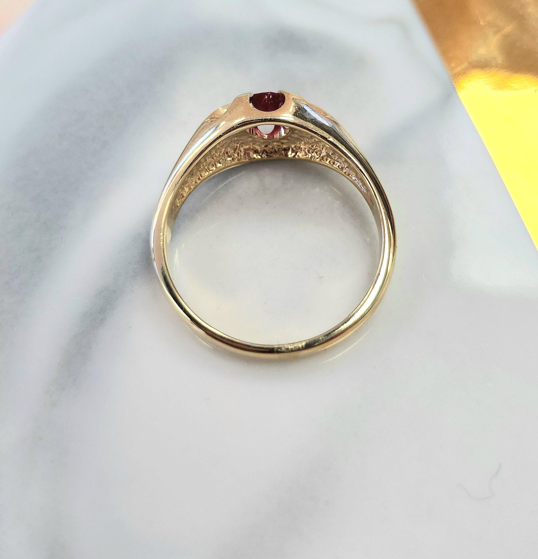 Round Cut Vintage Burma Ruby Gypsy Ring - Size 9.25 14K Yellow Gold For Sale