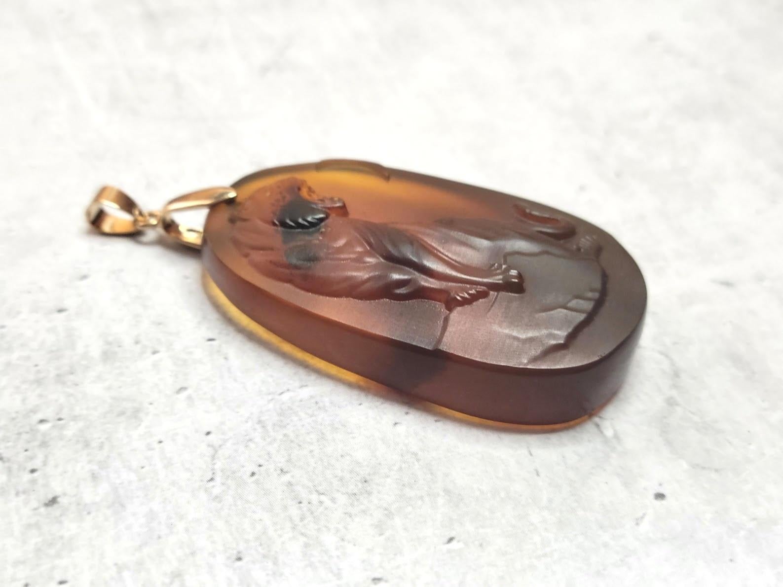 Vintage Burmese Carved Amber Tiger Pendant In Excellent Condition For Sale In Chesterland, OH