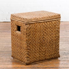 Vieux panier en rotin birman tressé à la main sur bois avec poignées percées