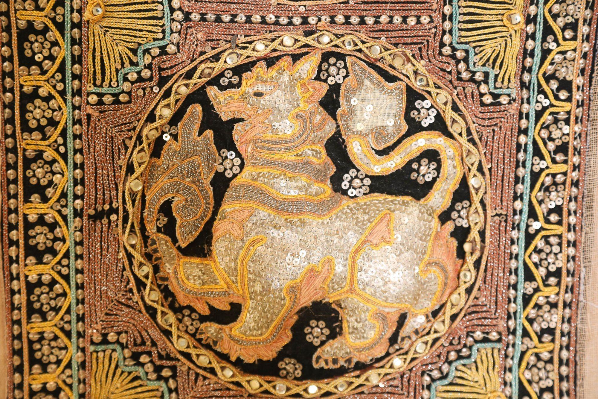 Thailandese Arazzo birmano d'epoca ricamato Kalaga 1960 in vendita