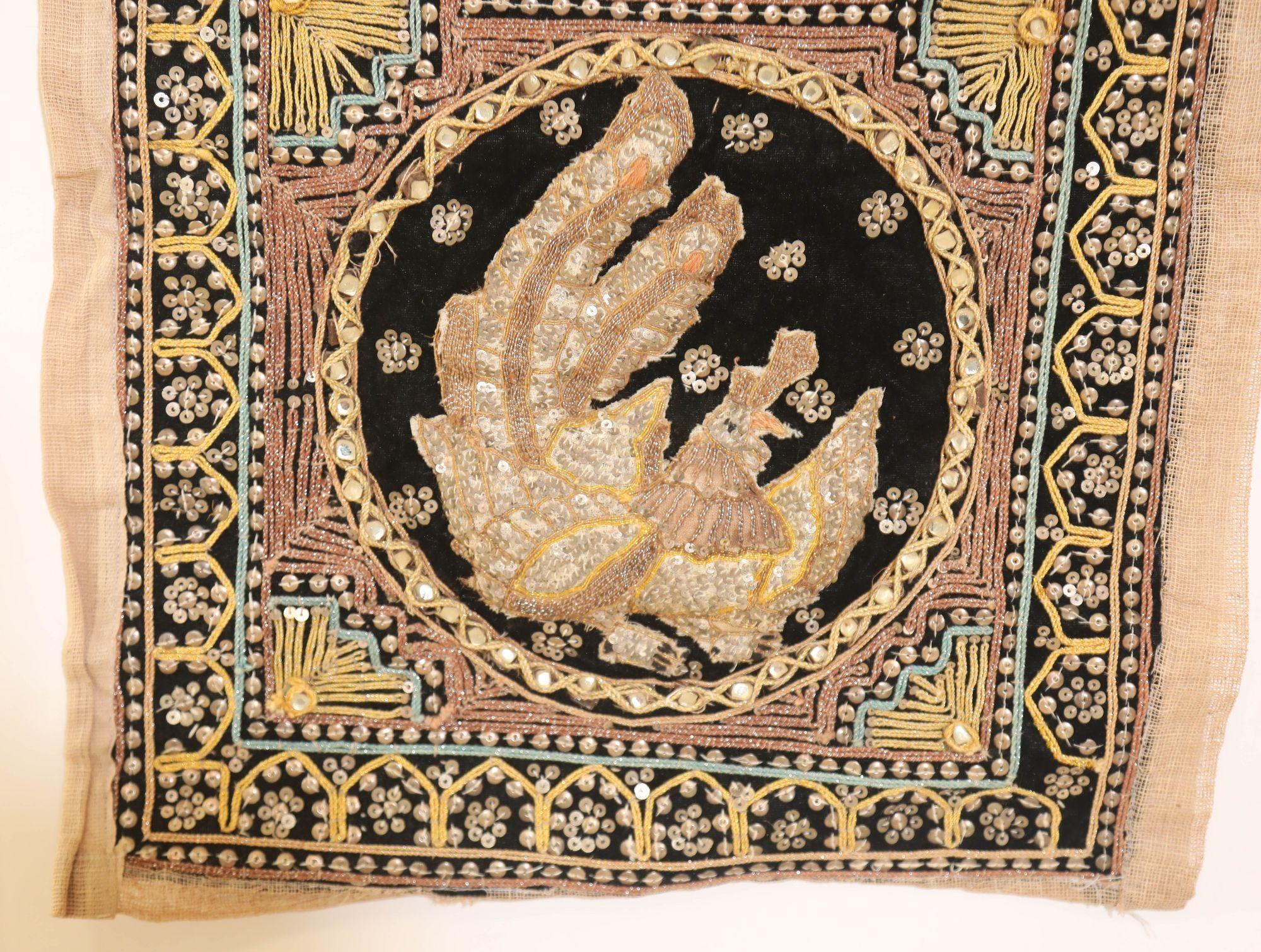 Tessile Arazzo birmano d'epoca ricamato Kalaga 1960 in vendita