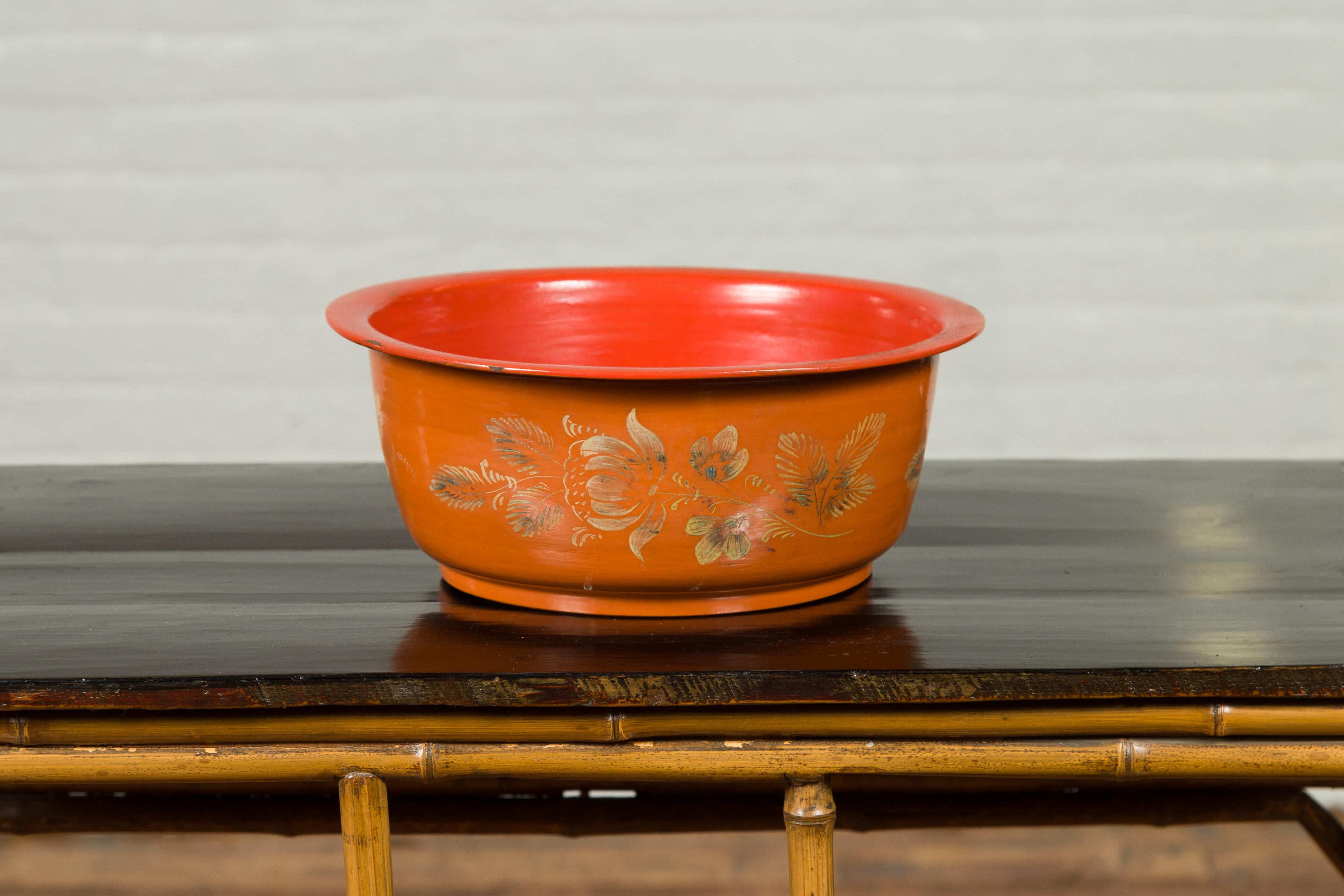 Other Vintage Burmese Orange and Red Lacquered Papier Mâché Bowl with Floral Design For Sale