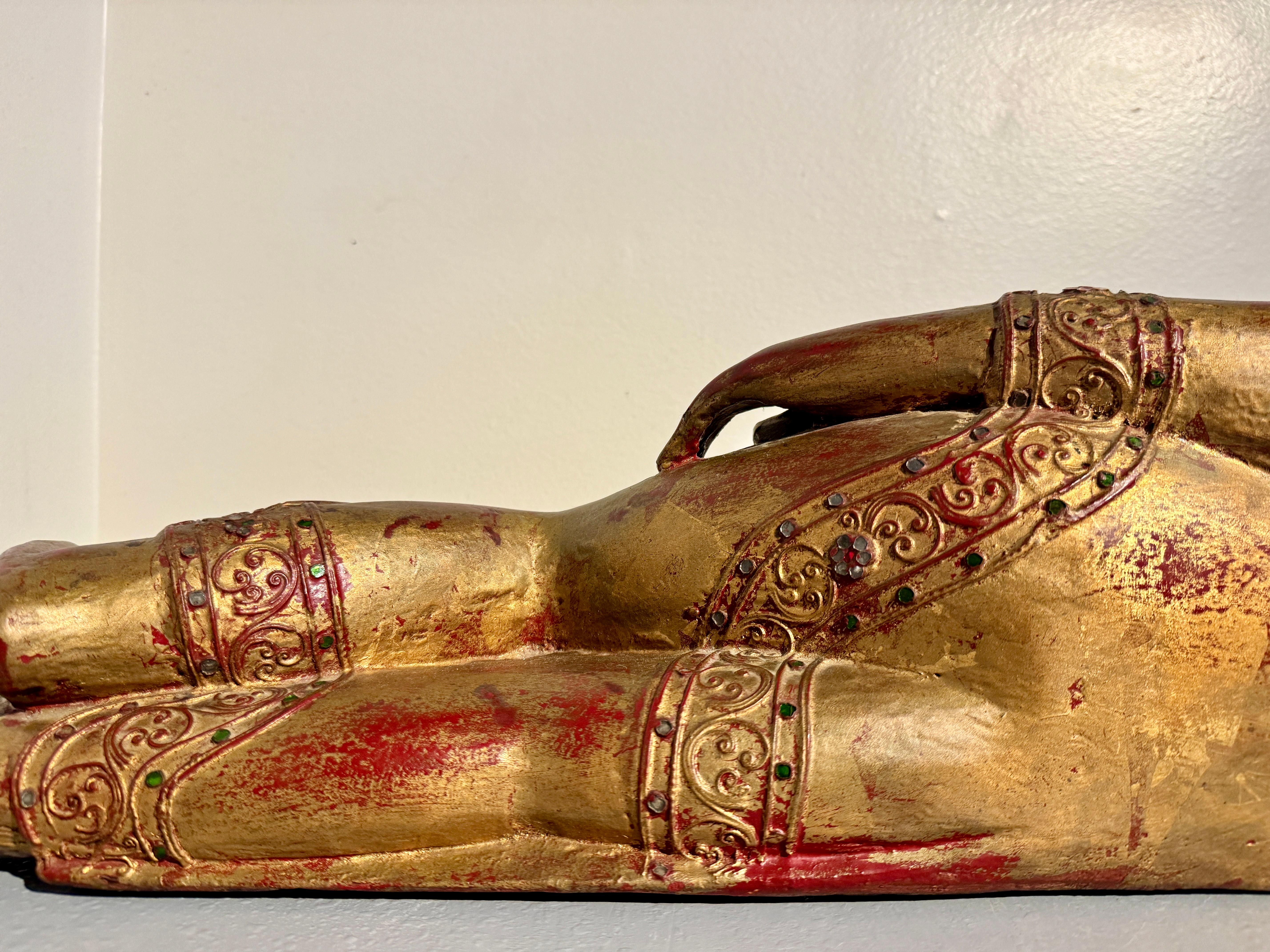 Vintage Burmese Reclining Buddha, Carved, Lacquered and Gilt Wood, circa 1970's For Sale 5