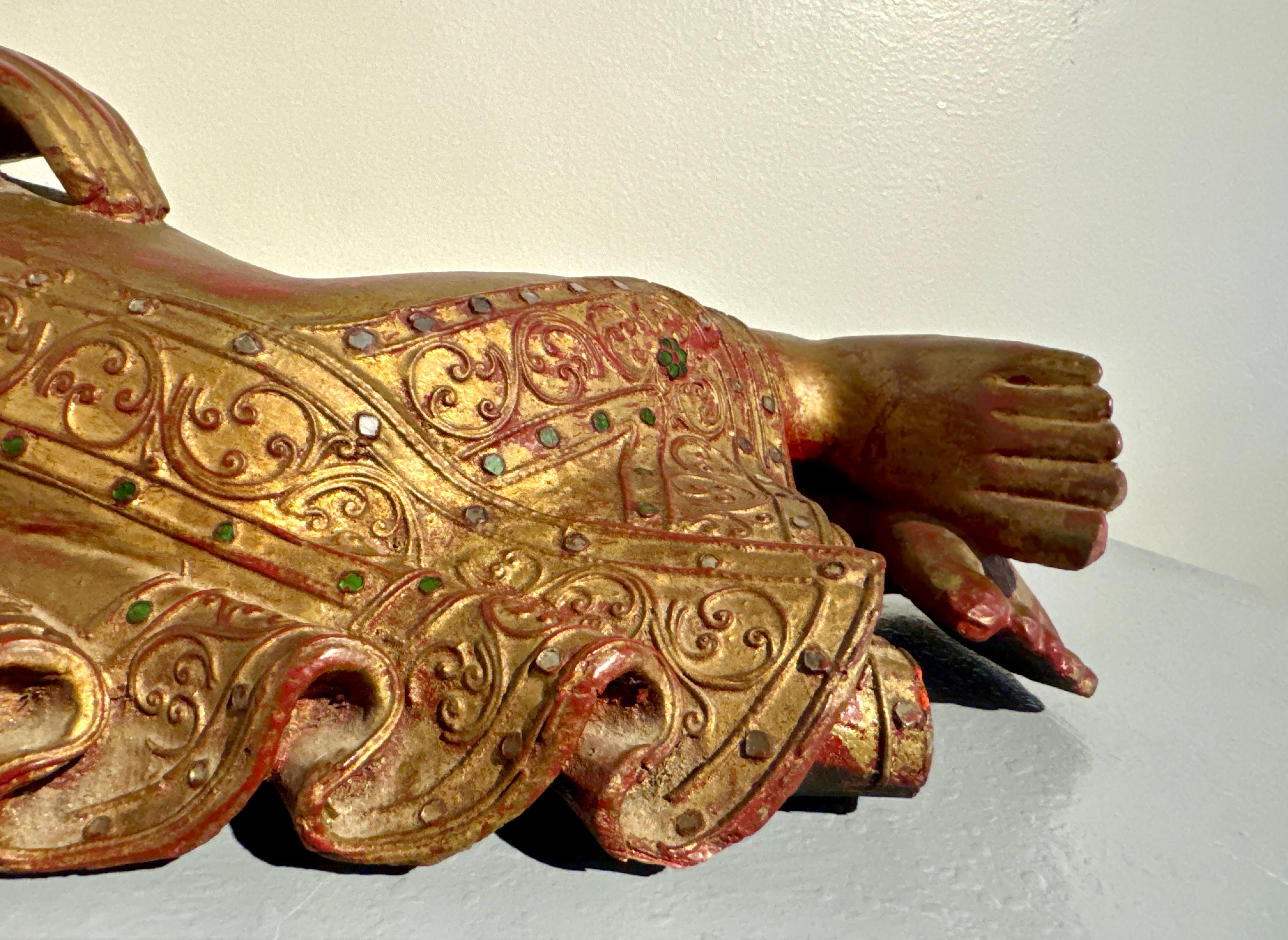 Vintage Burmese Reclining Buddha, Carved, Lacquered and Gilt Wood, circa 1970's For Sale 2