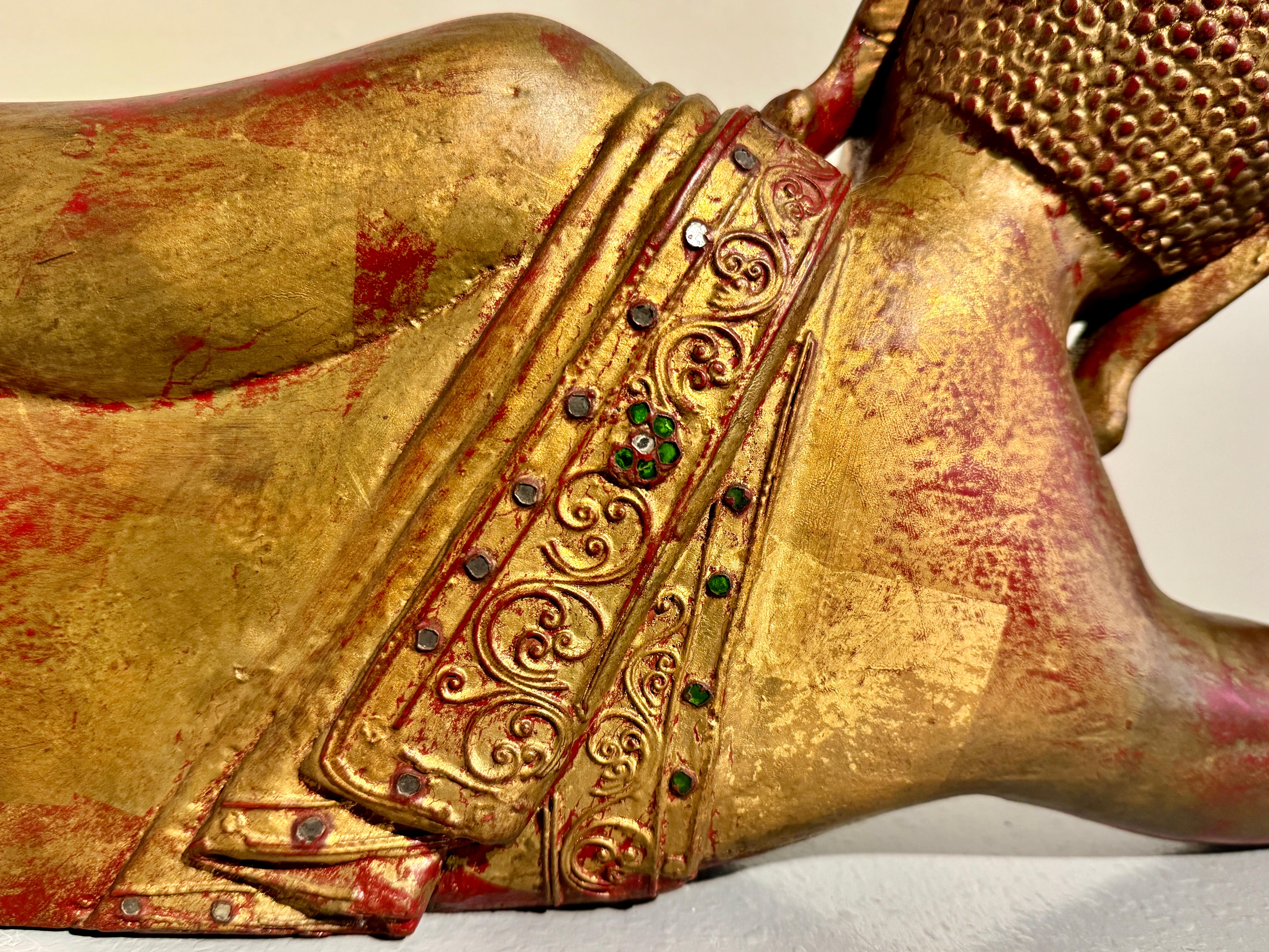 Vintage Burmese Reclining Buddha, Carved, Lacquered and Gilt Wood, circa 1970's For Sale 4