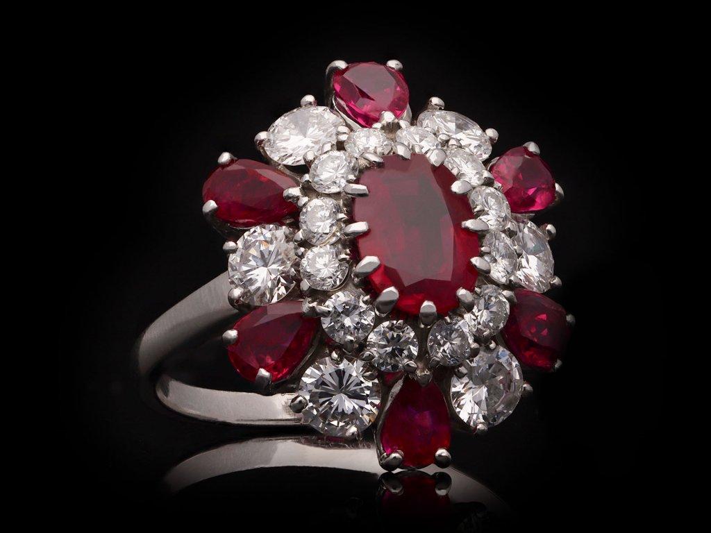 Vintage Burmese Ruby and Diamond Cluster Ring, circa 1970 For Sale 1