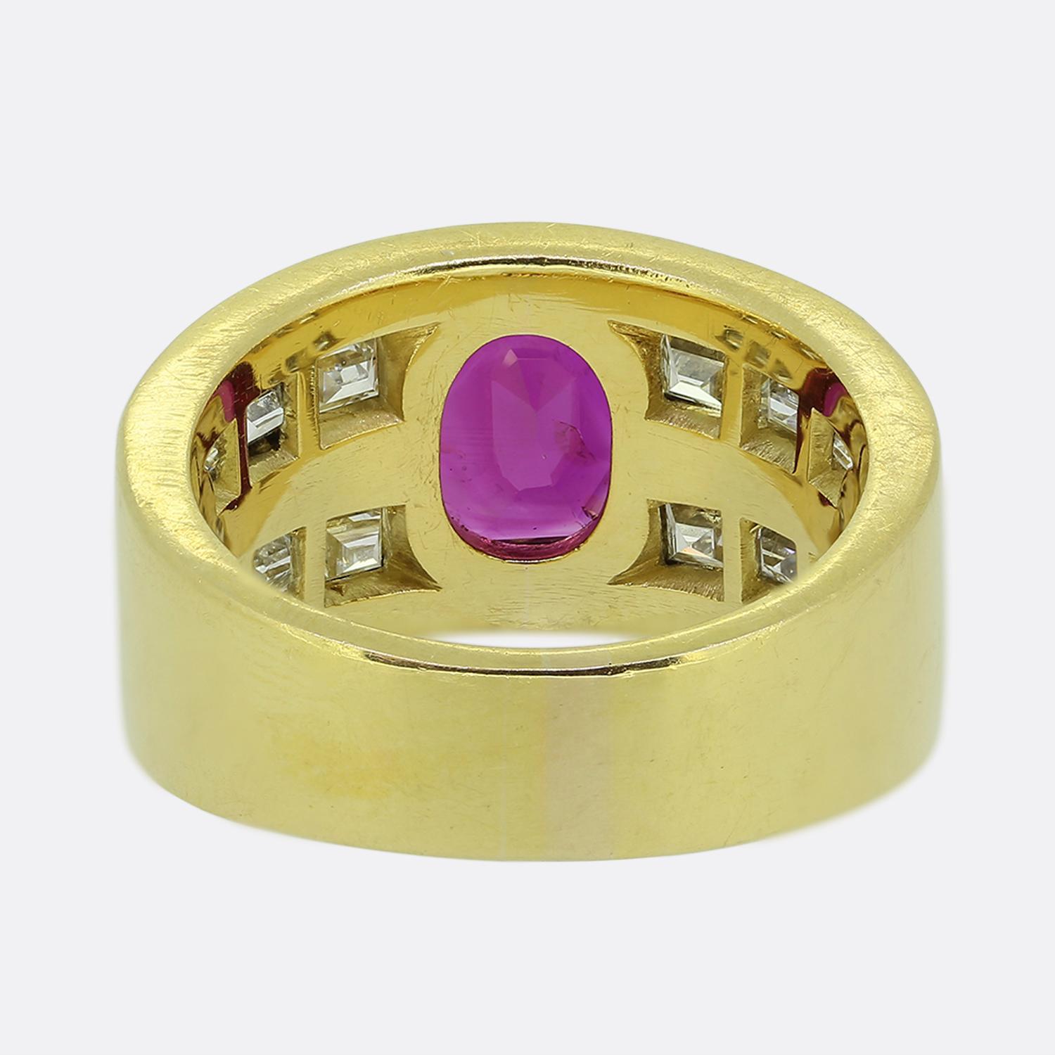 Vintage Burmese Ruby and Diamond Ring In Good Condition For Sale In London, GB