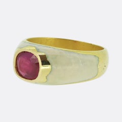 Vintage-Ring mit burmesischem Rubin und weißem Emaille