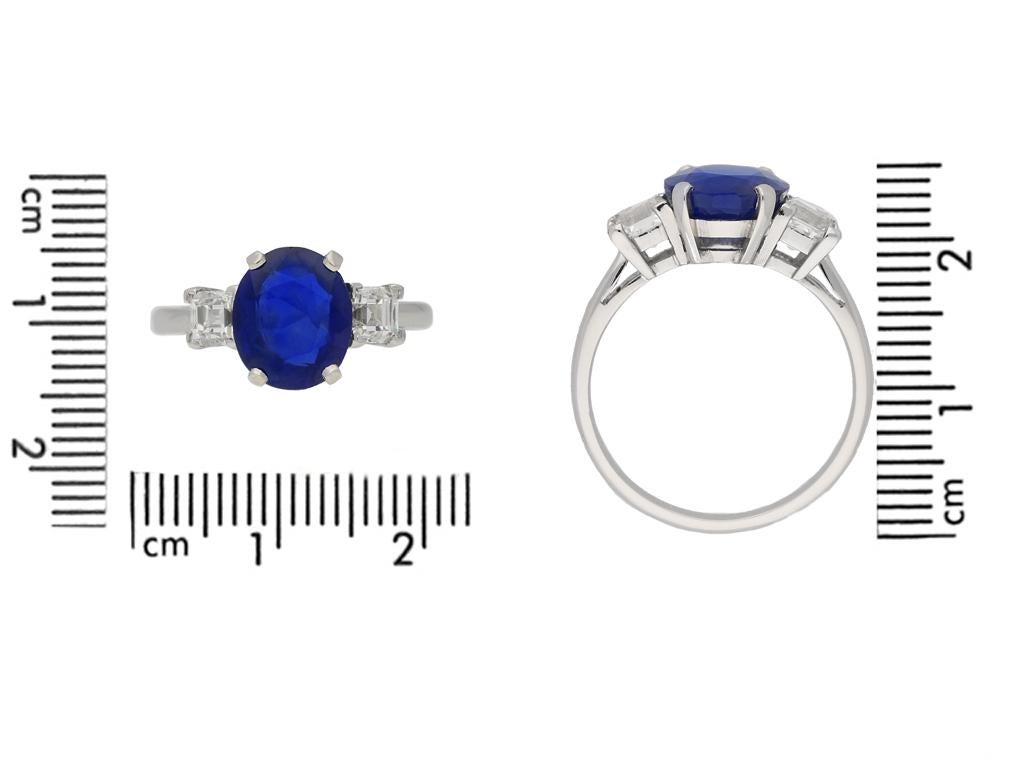 Vintage Burmese Sapphire and Diamond Engagement Ring, circa 1950 In Good Condition For Sale In London, GB