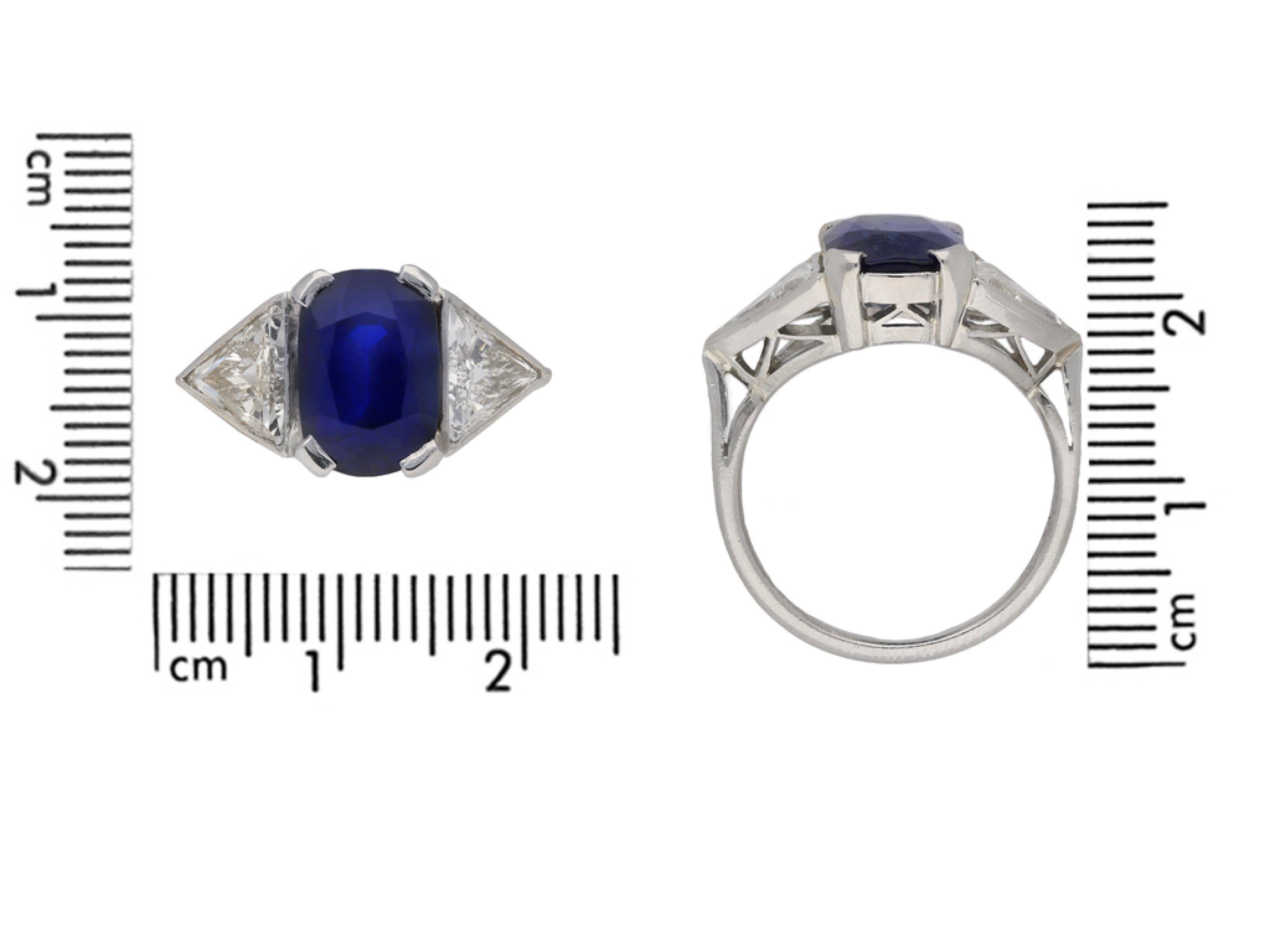 Vintage Burmese sapphire and diamond ring, circa 1970 In Good Condition For Sale In London, GB