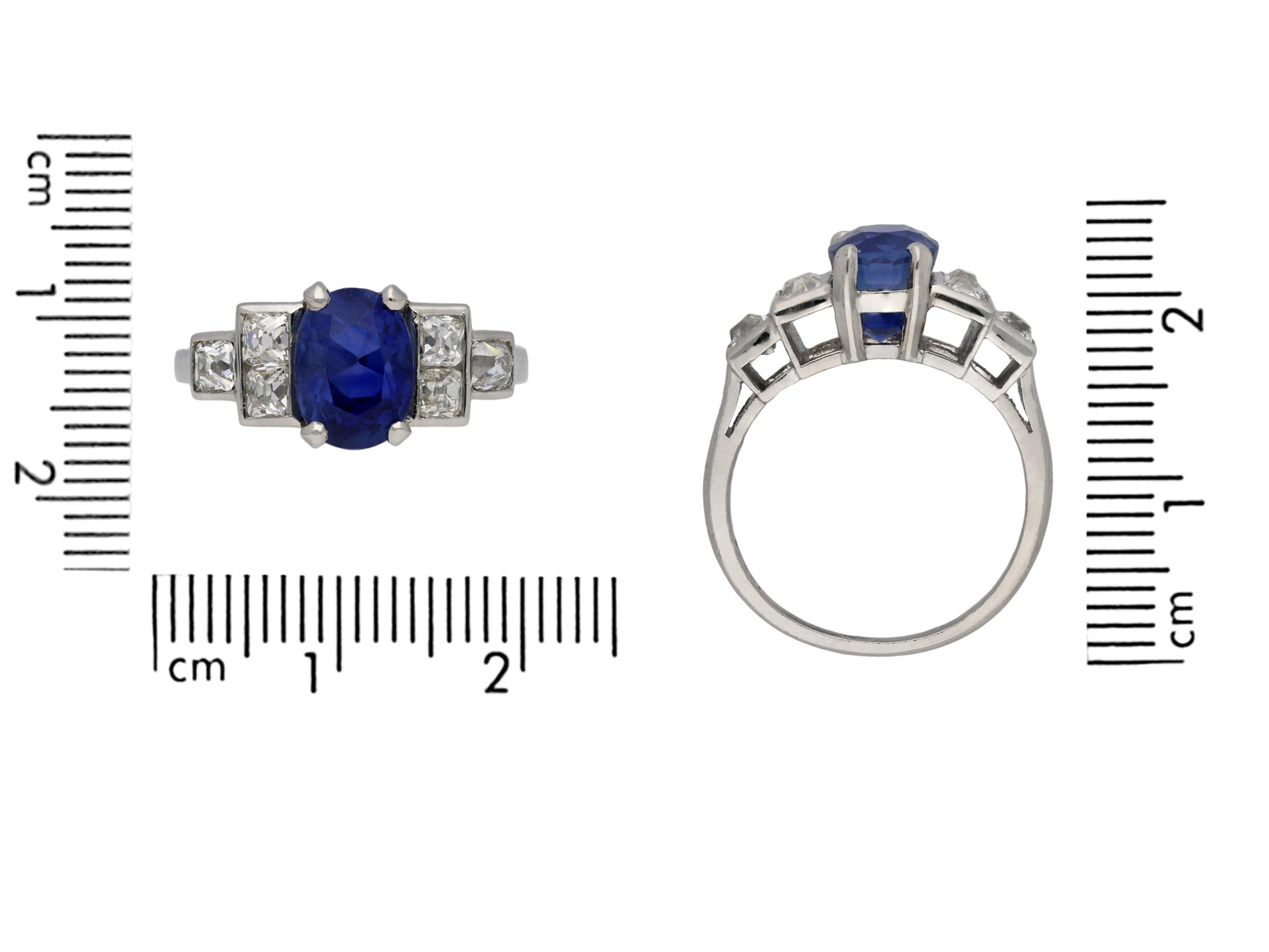 Women's Vintage Burmese sapphire and diamond ring, French, circa 1950 For Sale