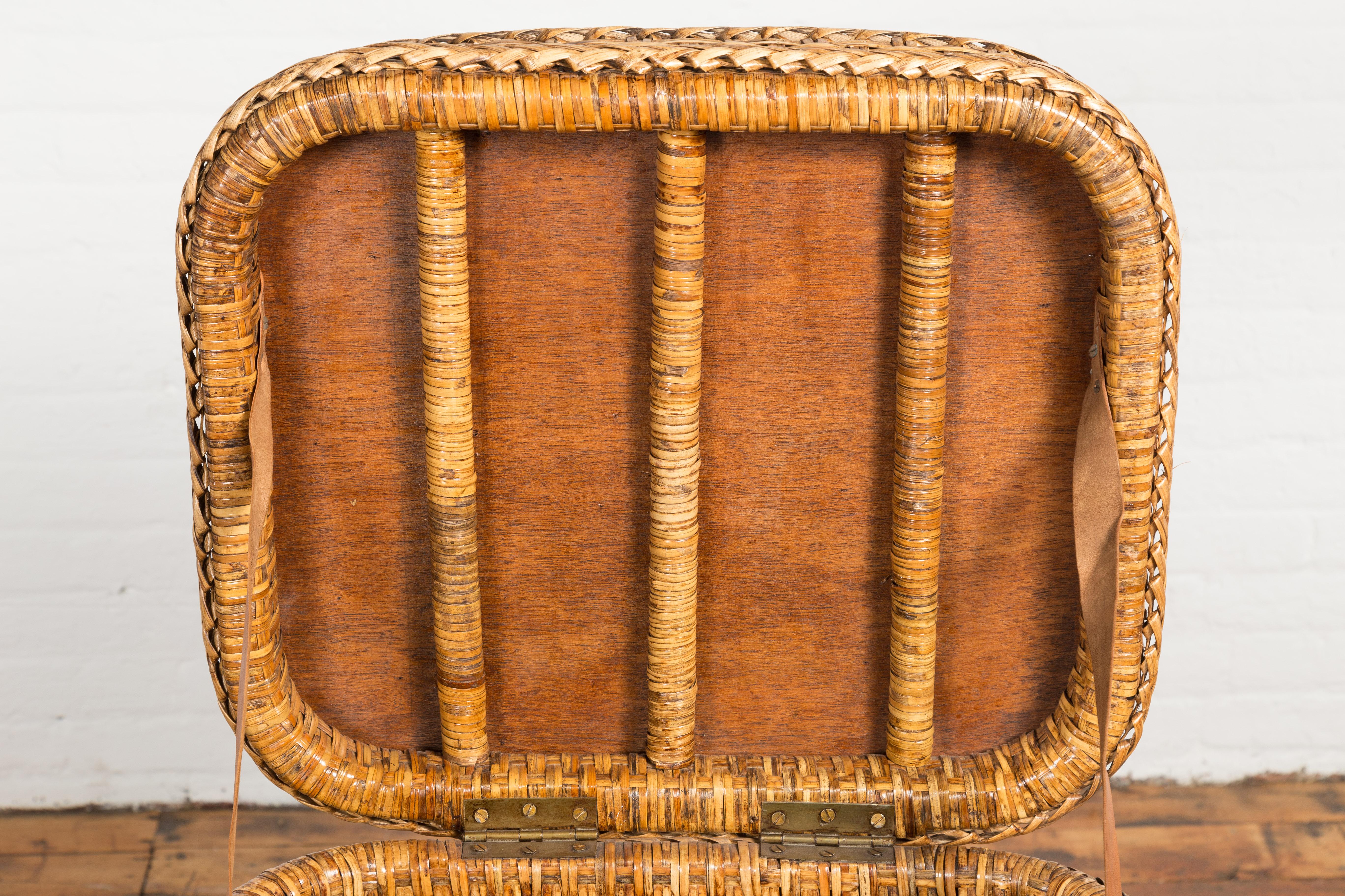 Vieux panier ou conteneur de rangement à couvercle en bois et rotin birman tissé en vente 5