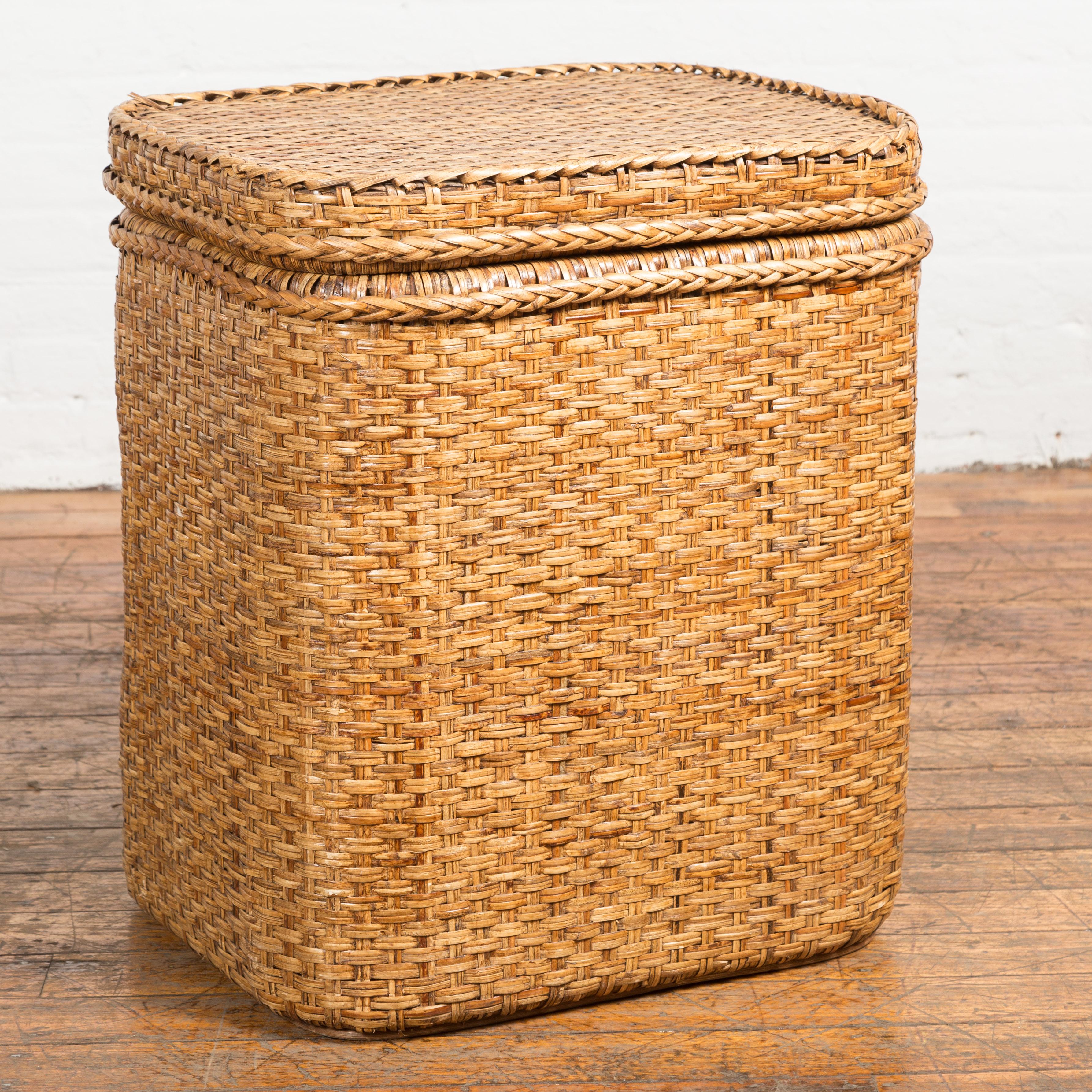 Burmesischer Korb oder Aufbewahrungsbehälter aus gewebtem Rattan und Holz mit Deckel im Angebot 7