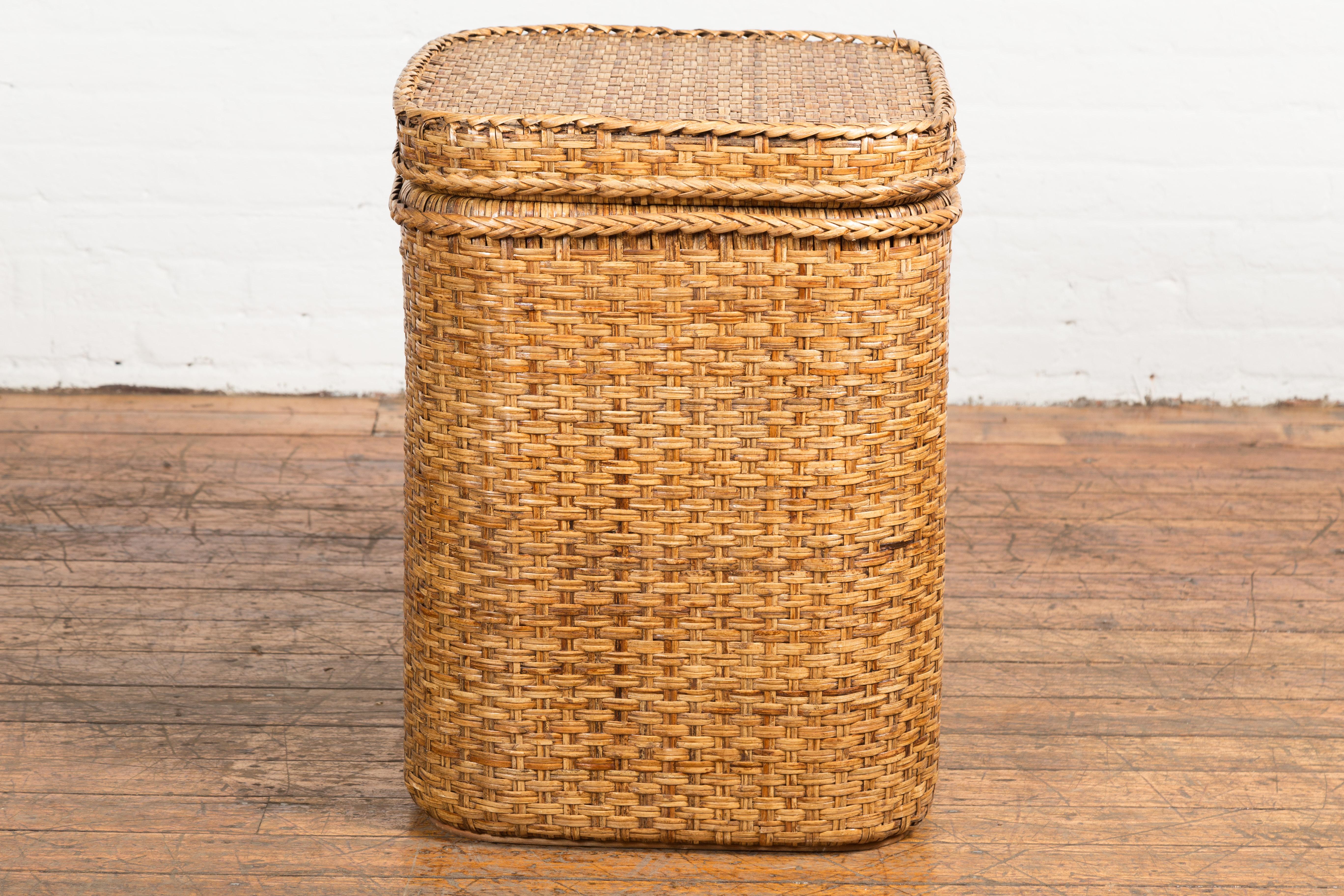 Vieux panier ou conteneur de rangement à couvercle en bois et rotin birman tissé en vente 10