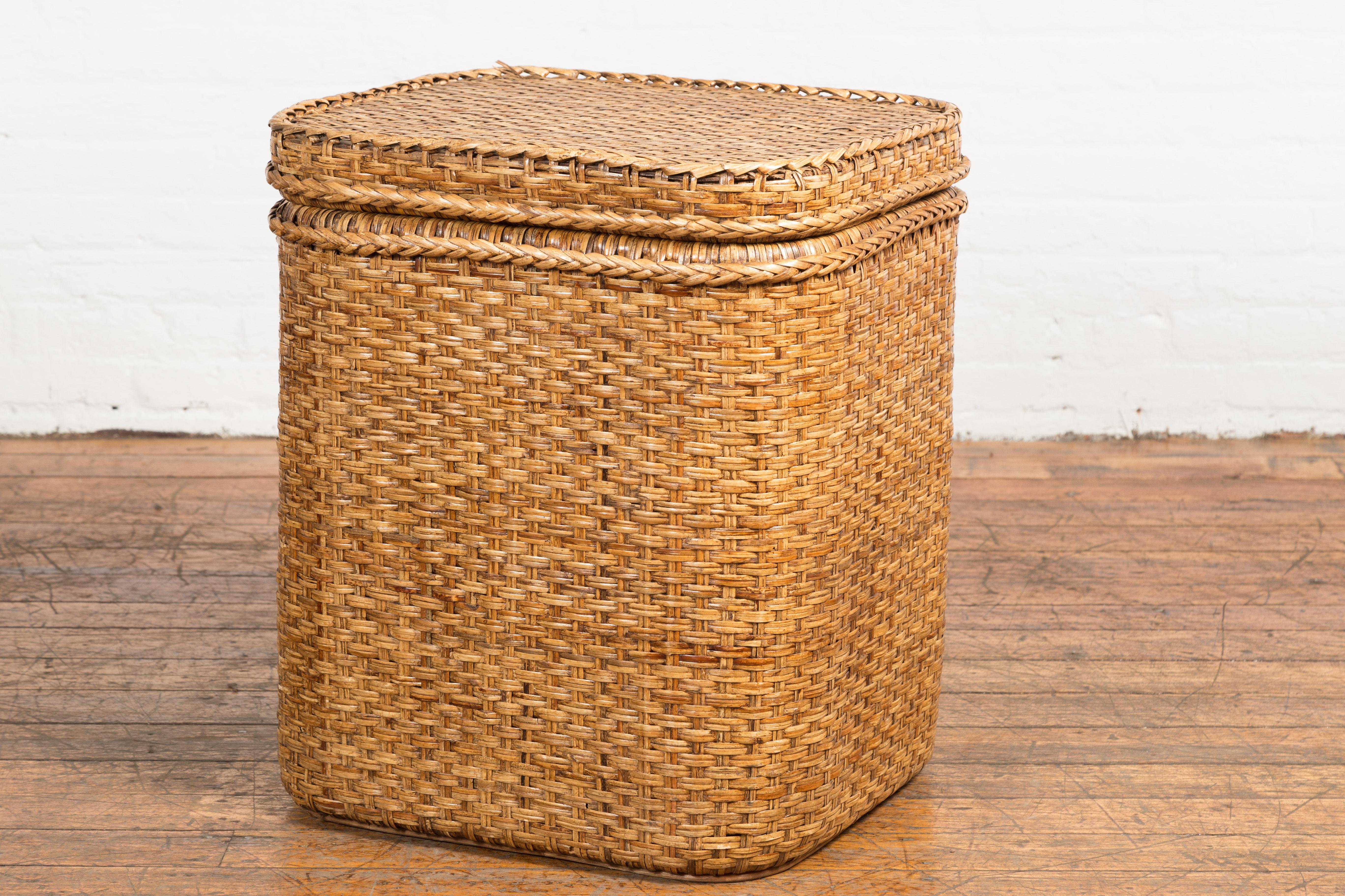 Vieux panier ou conteneur de rangement à couvercle en bois et rotin birman tissé en vente 11