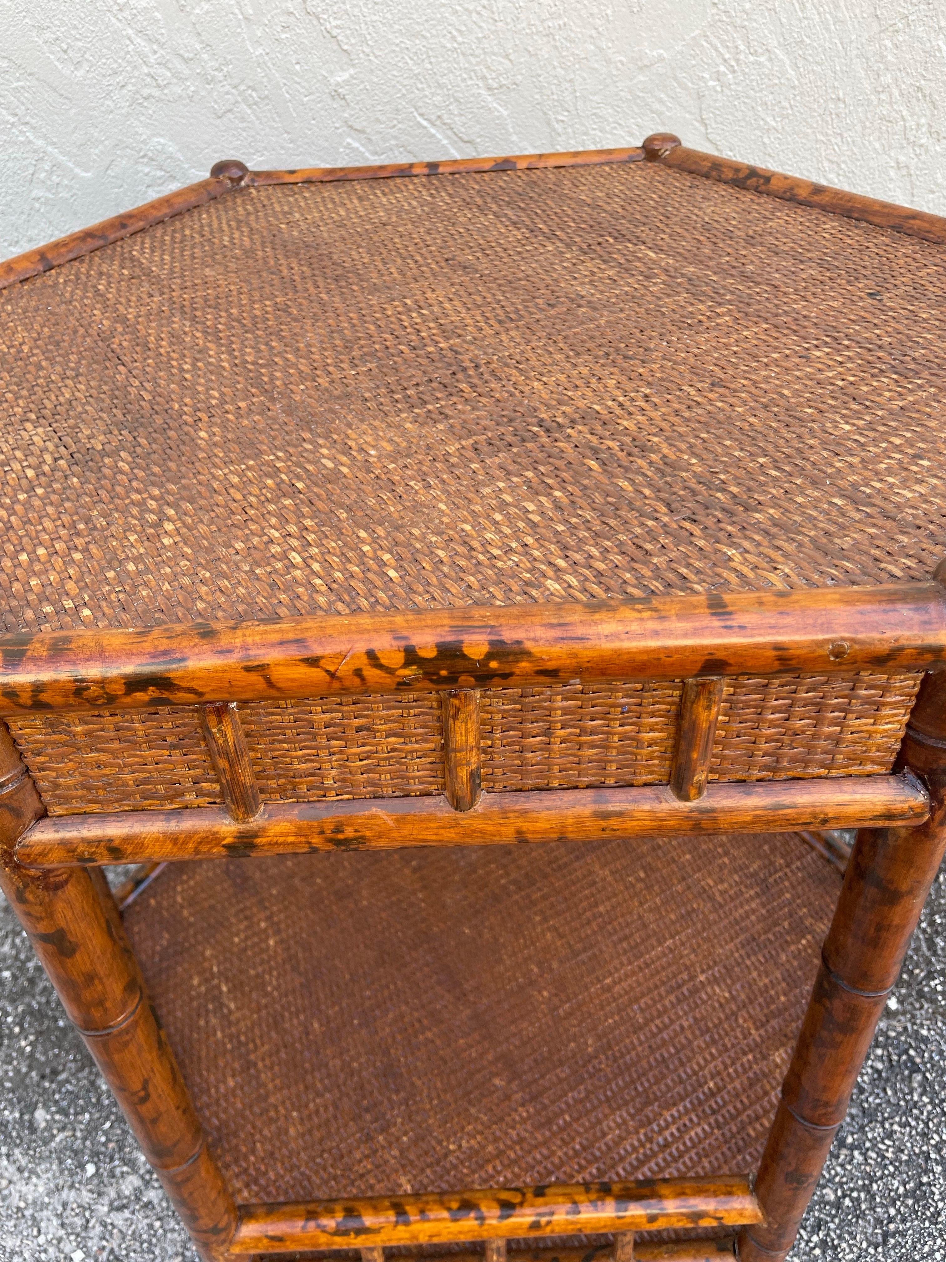 Vintage Burnt Bamboo British Colonial Style Two Tier Side Table en vente 2