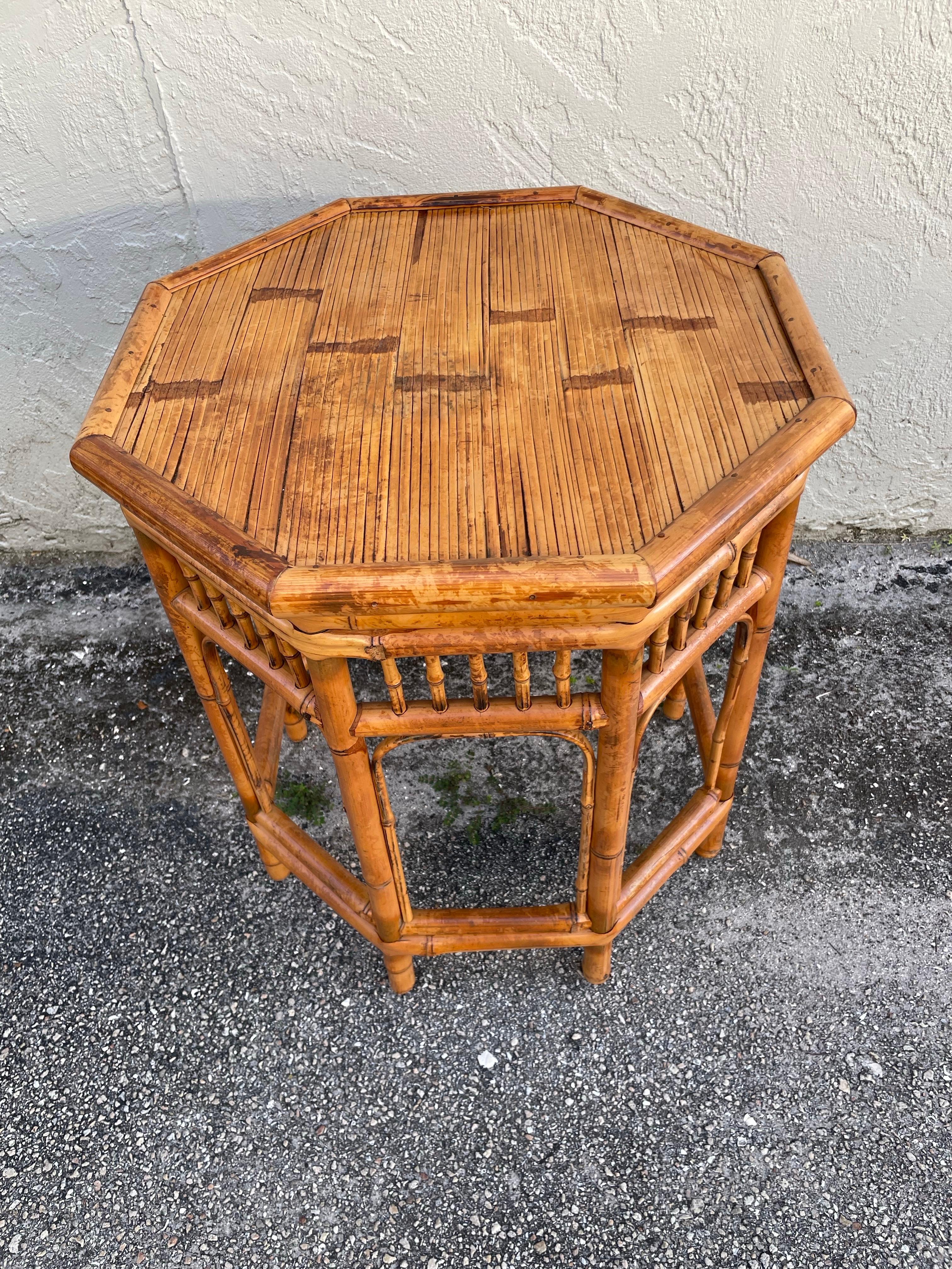 Vintage Burnt Bamboo Octagon Side Table en venta 3