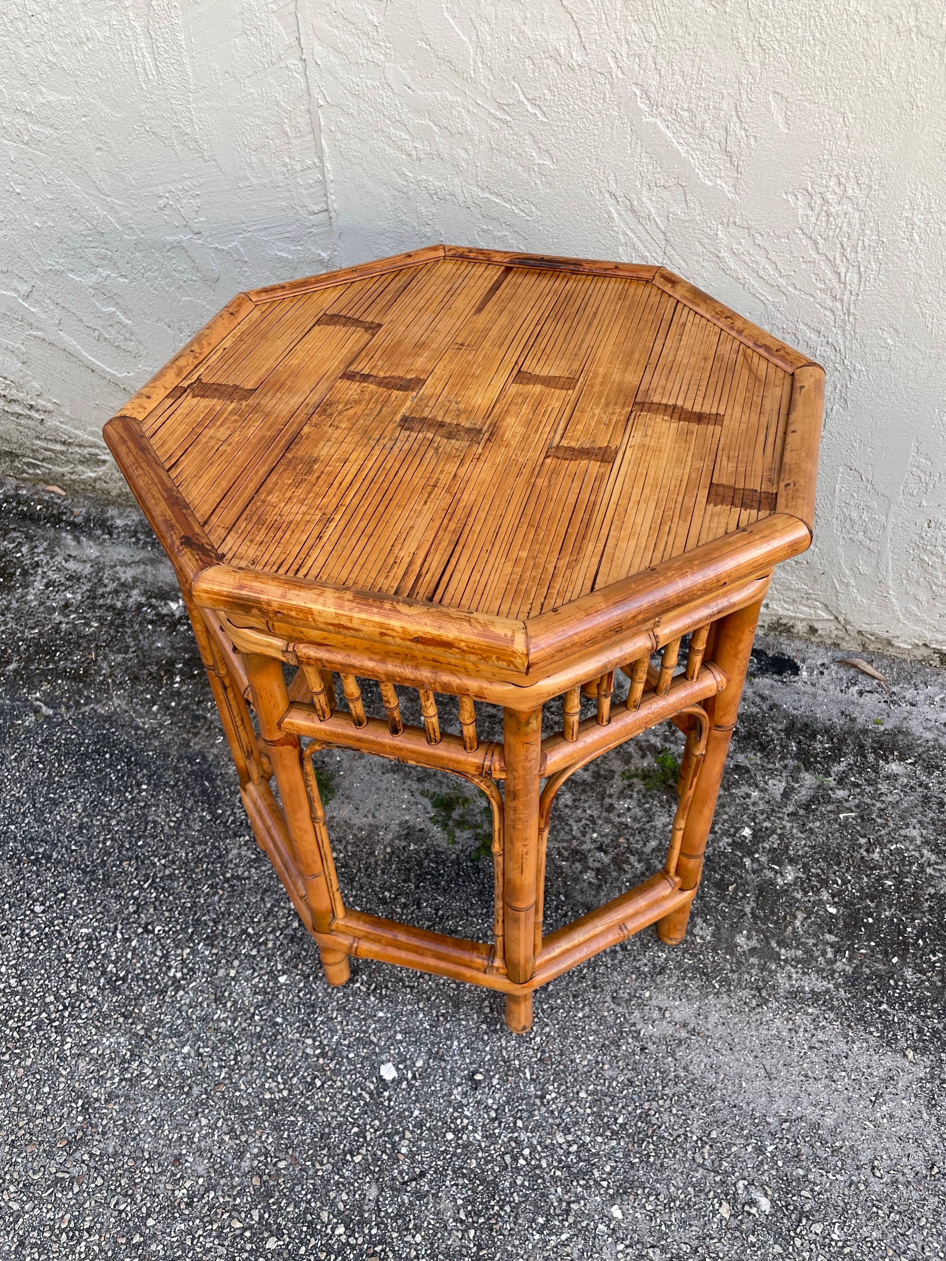 Vintage Burnt Bamboo Octagon Side Table en venta 4