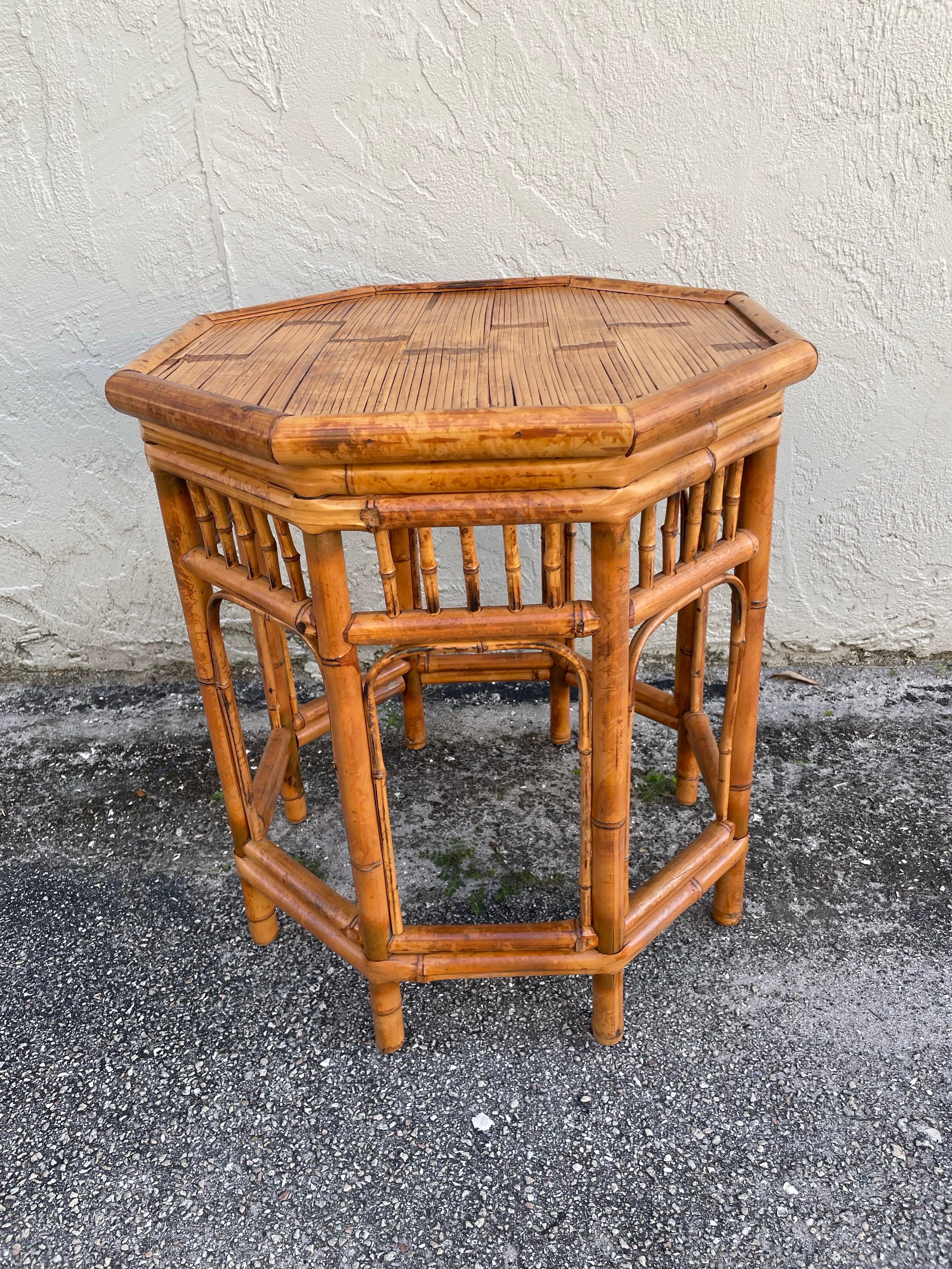 Vintage Burnt Bamboo Octagon Side Table en venta 5