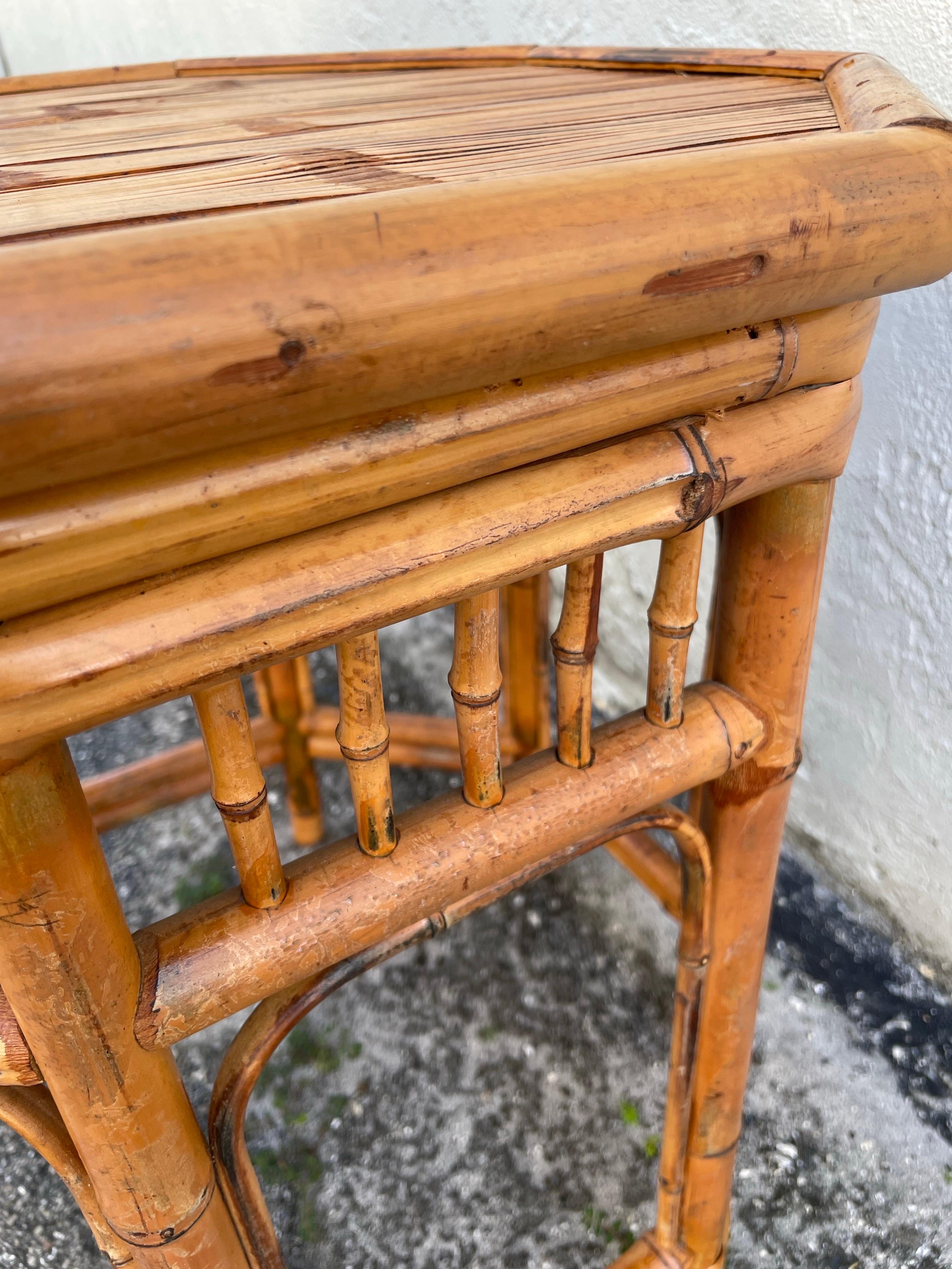 Vintage Burnt Bamboo Octagon Side Table siglo XX en venta