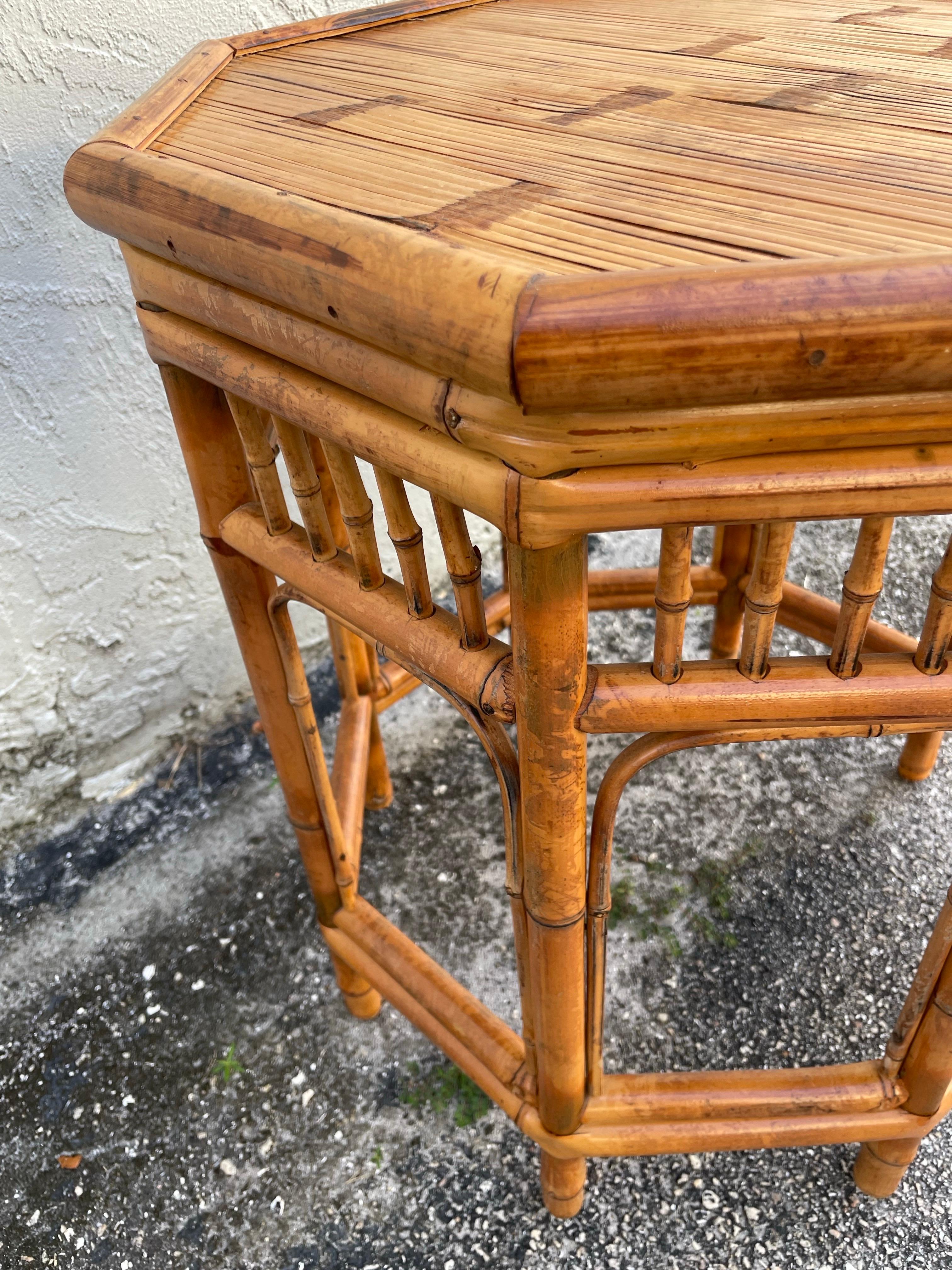 Vintage Burnt Bamboo Octagon Side Table en venta 2