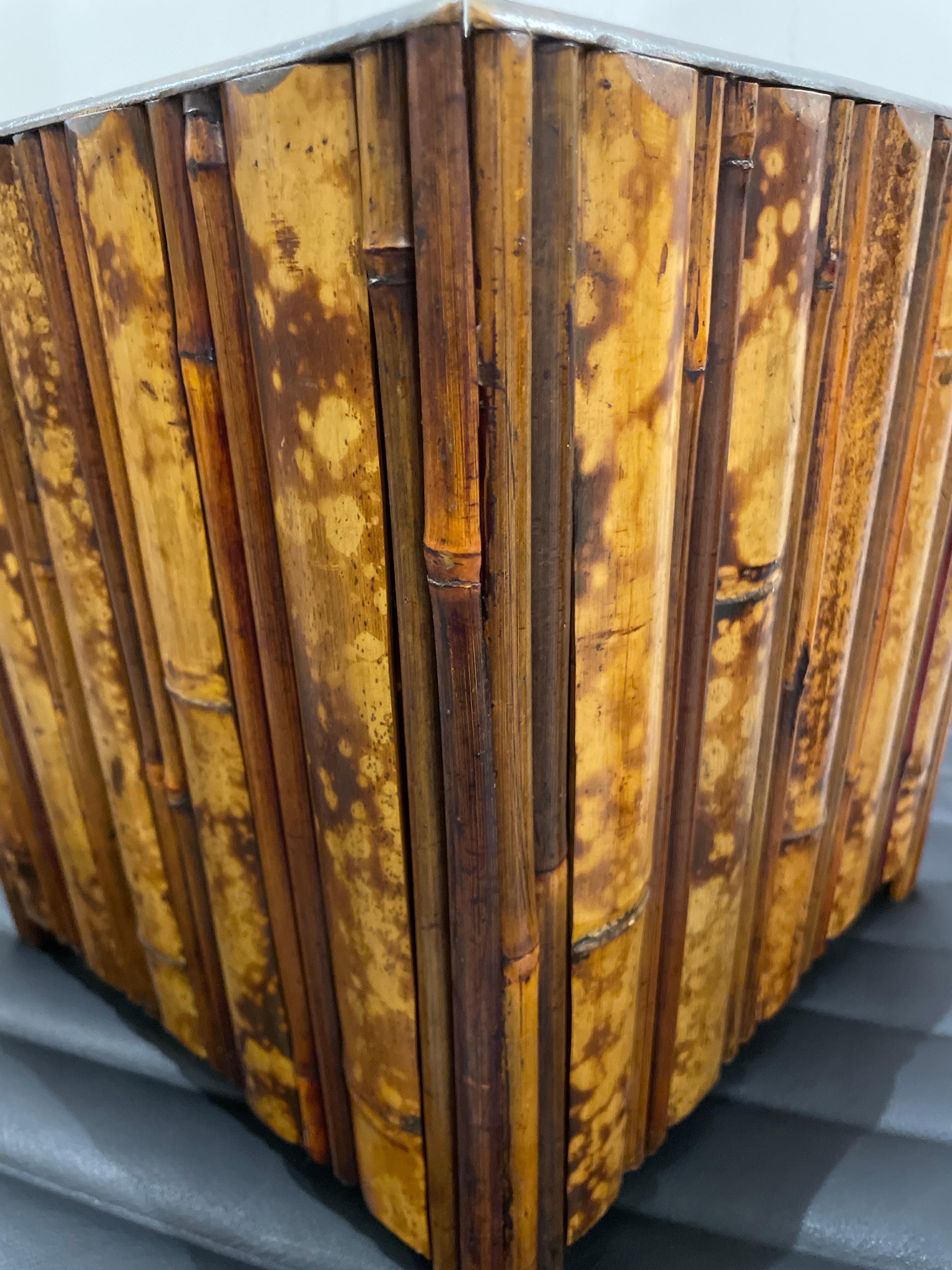 Caja jardinera vintage de bambú quemado en Bueno estado para la venta en West Palm Beach, FL