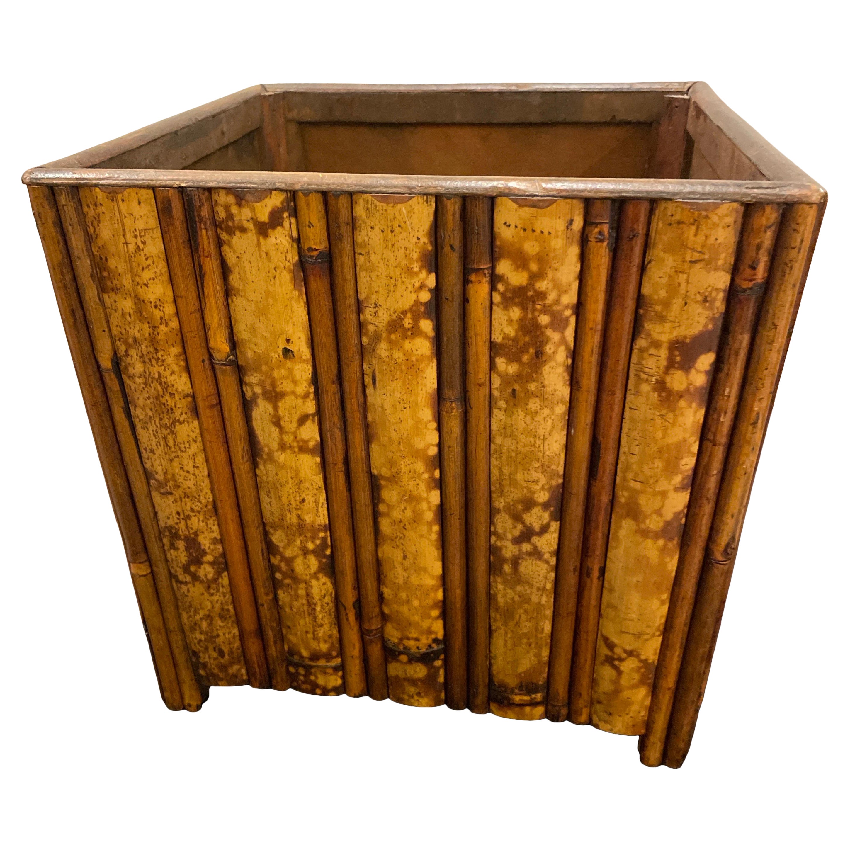 Caja jardinera vintage de bambú quemado en venta