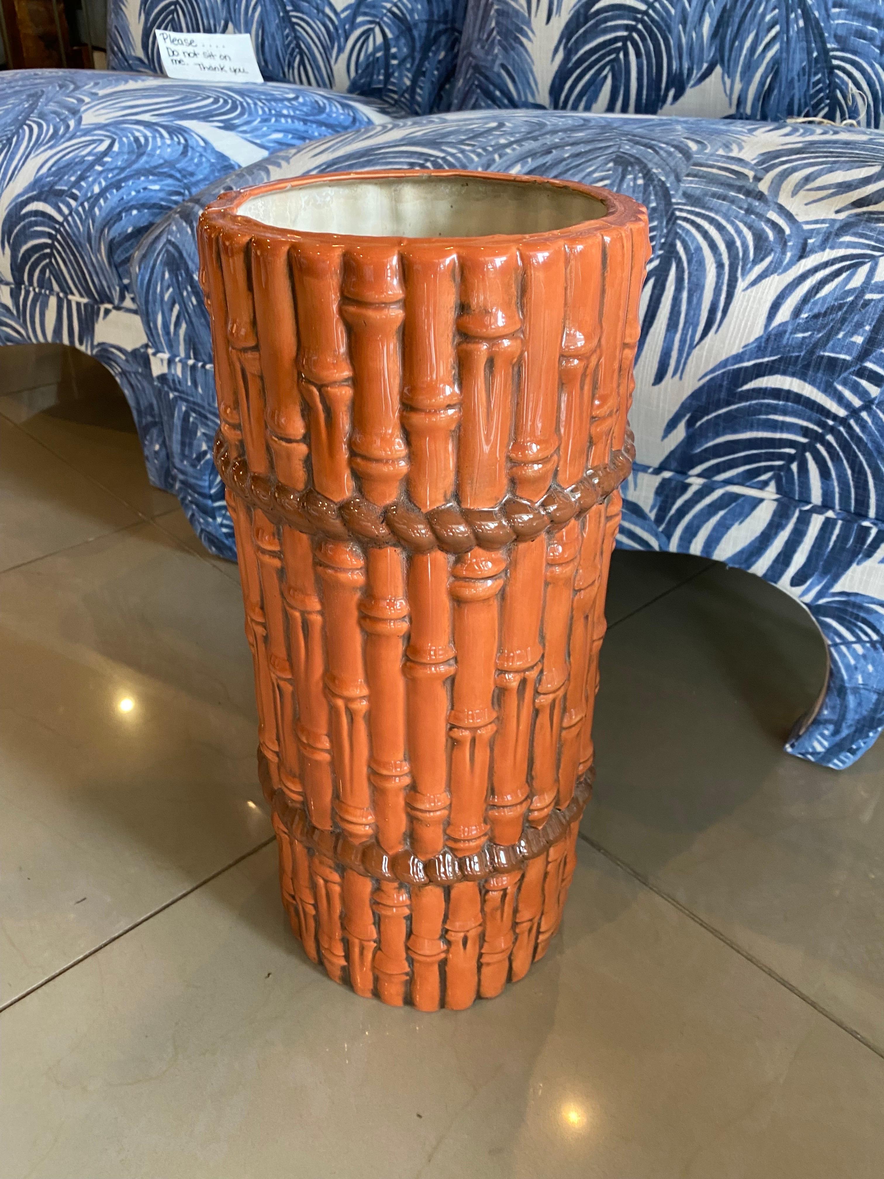 Vintage Burnt Orange Keramik Faux Bambus Regenschirm Stand  (Hollywood Regency) im Angebot