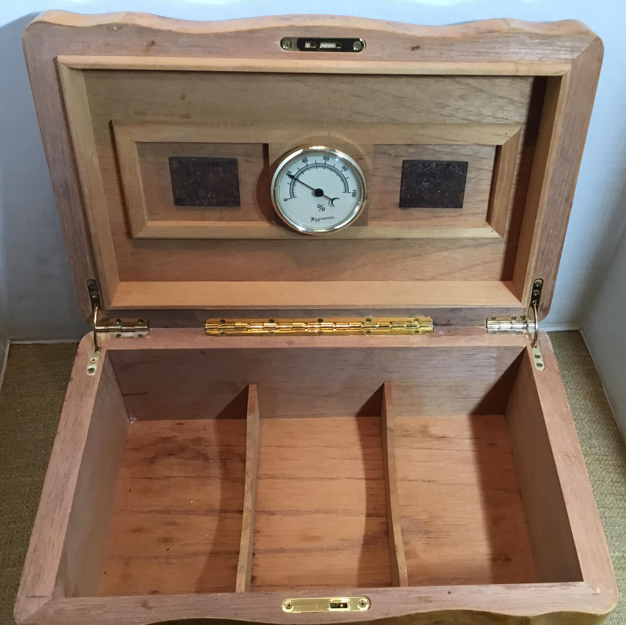 Vintage Burr Elm Humidor with Fitted Interior 6