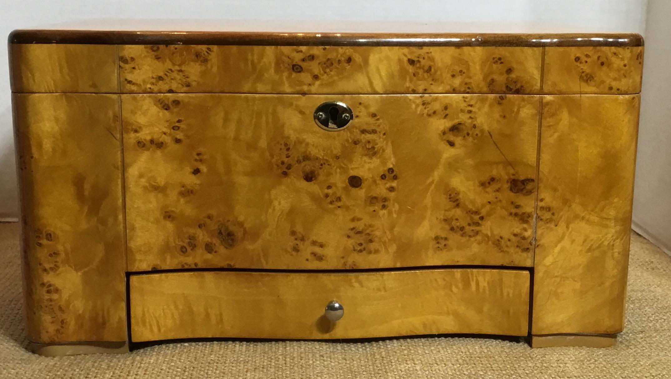 Vintage Burr Elm Humidor with Fitted Interior 8
