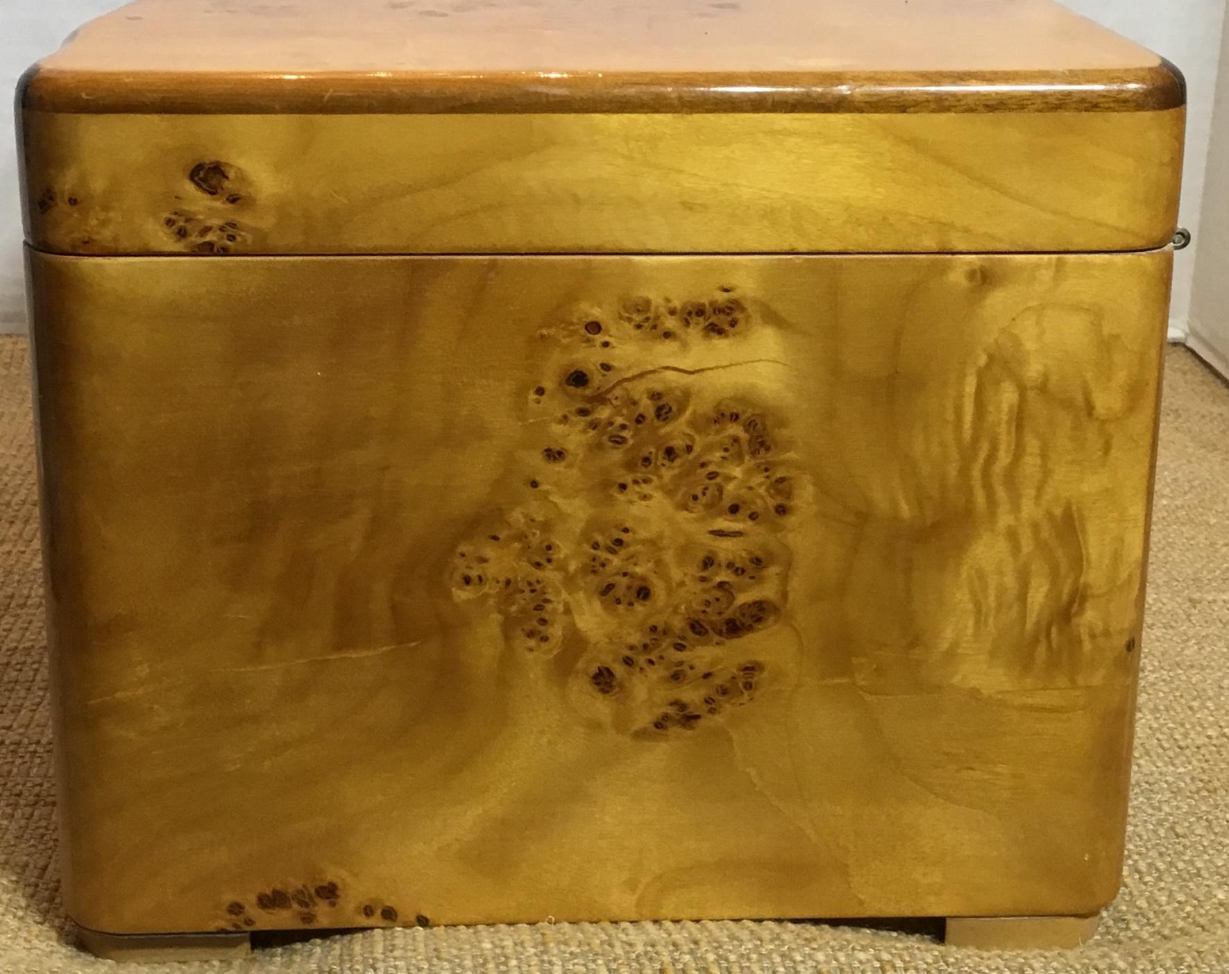 Mid-20th Century Vintage Burr Elm Humidor with Fitted Interior